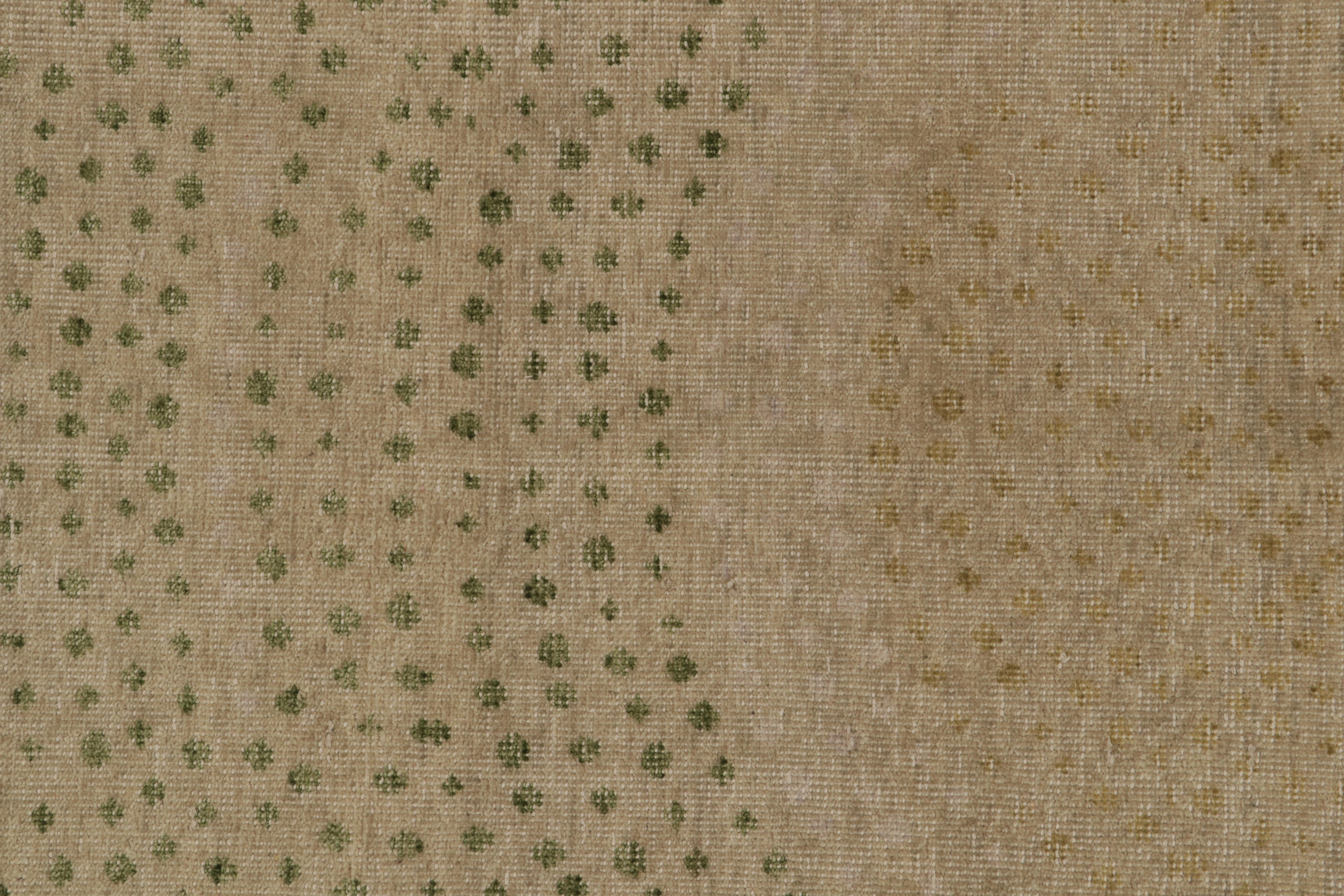 Rug & Kilim's Distressed Style Läufer in Beige & Grün Abstrakte Dots Muster im Zustand „Neu“ im Angebot in Long Island City, NY