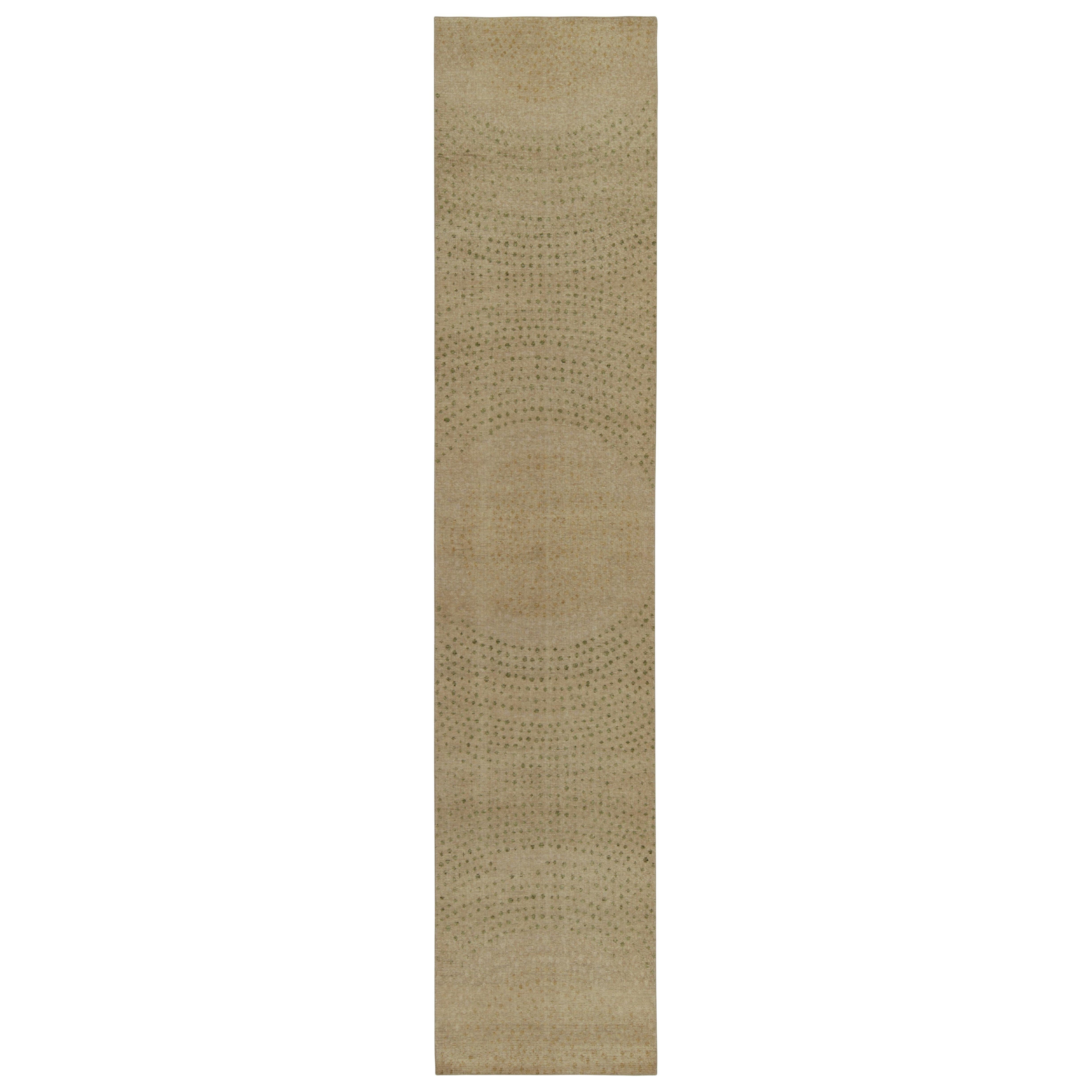 Rug & Kilim's Distressed Style Läufer in Beige & Grün Abstrakte Punkte Muster