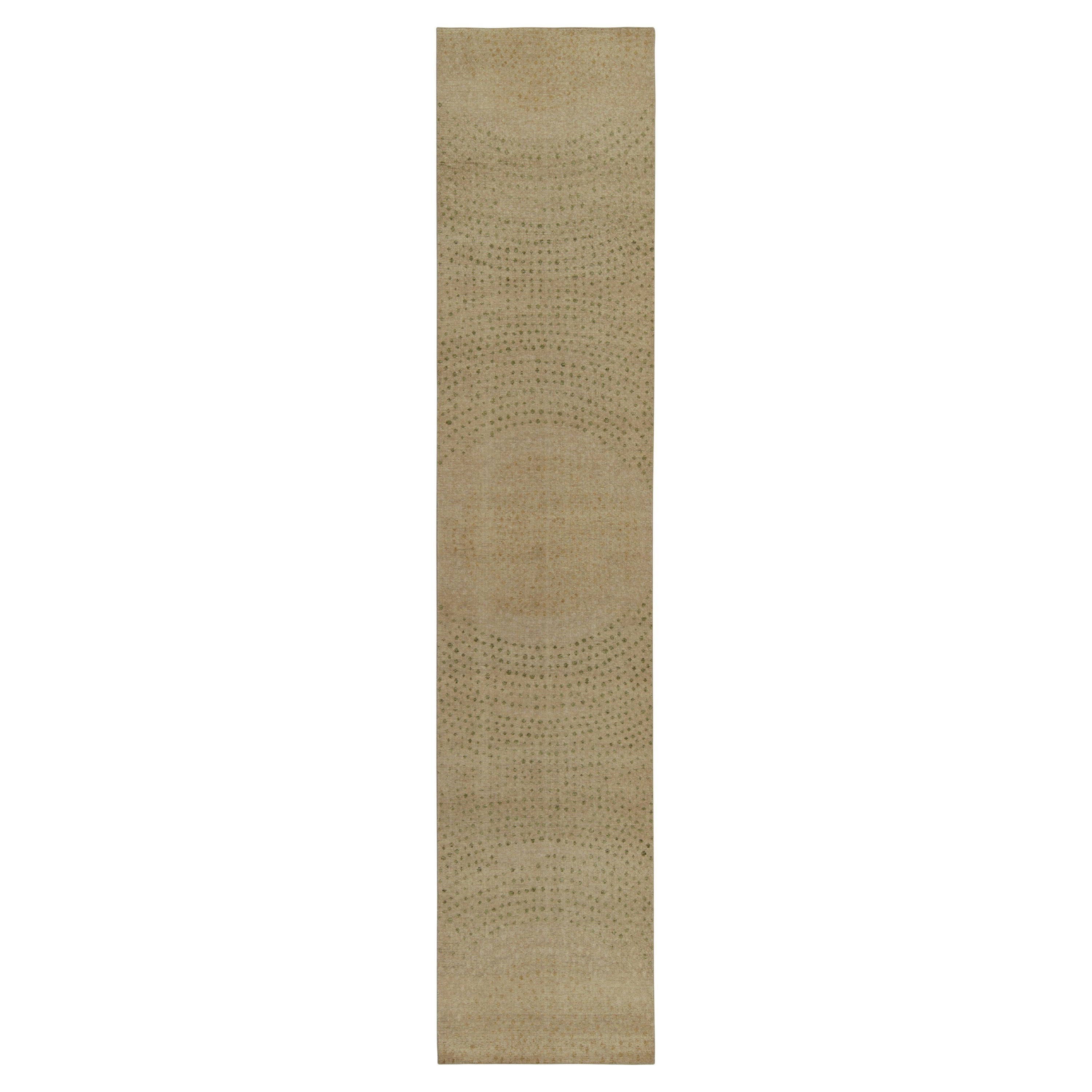 Rug & Kilim's Distressed Style Läufer in Beige & Grün Abstrakte Dots Muster