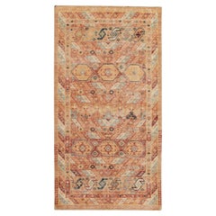 Rug & Kilim è un runner in stile distrutto con motivo tribale arancione, oro e rosso