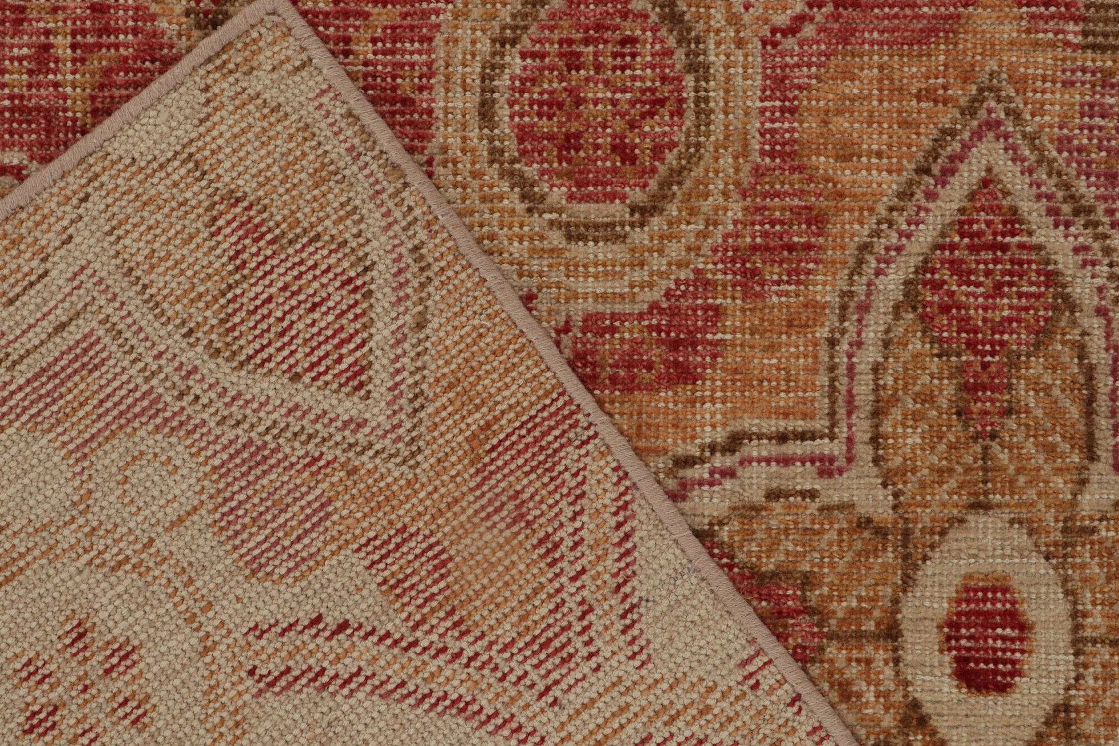 Laine Tapis & Kilim's Distressed Style Runner in Red, Gold and Beige-Brown Trellis en vente