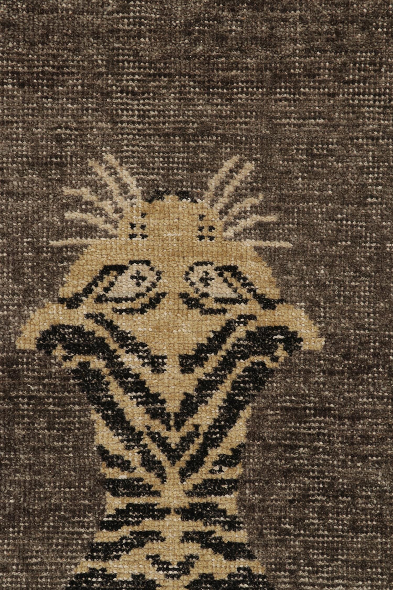 XXI secolo e contemporaneo Rug & Kilim - Runner Tigre in stile Distressed nei colori grigio, beige e nero in vendita
