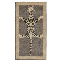 Tapis & Kilim's Distressed Style Tiger Runner in Gray, Beige and Black Pictorial (en anglais)