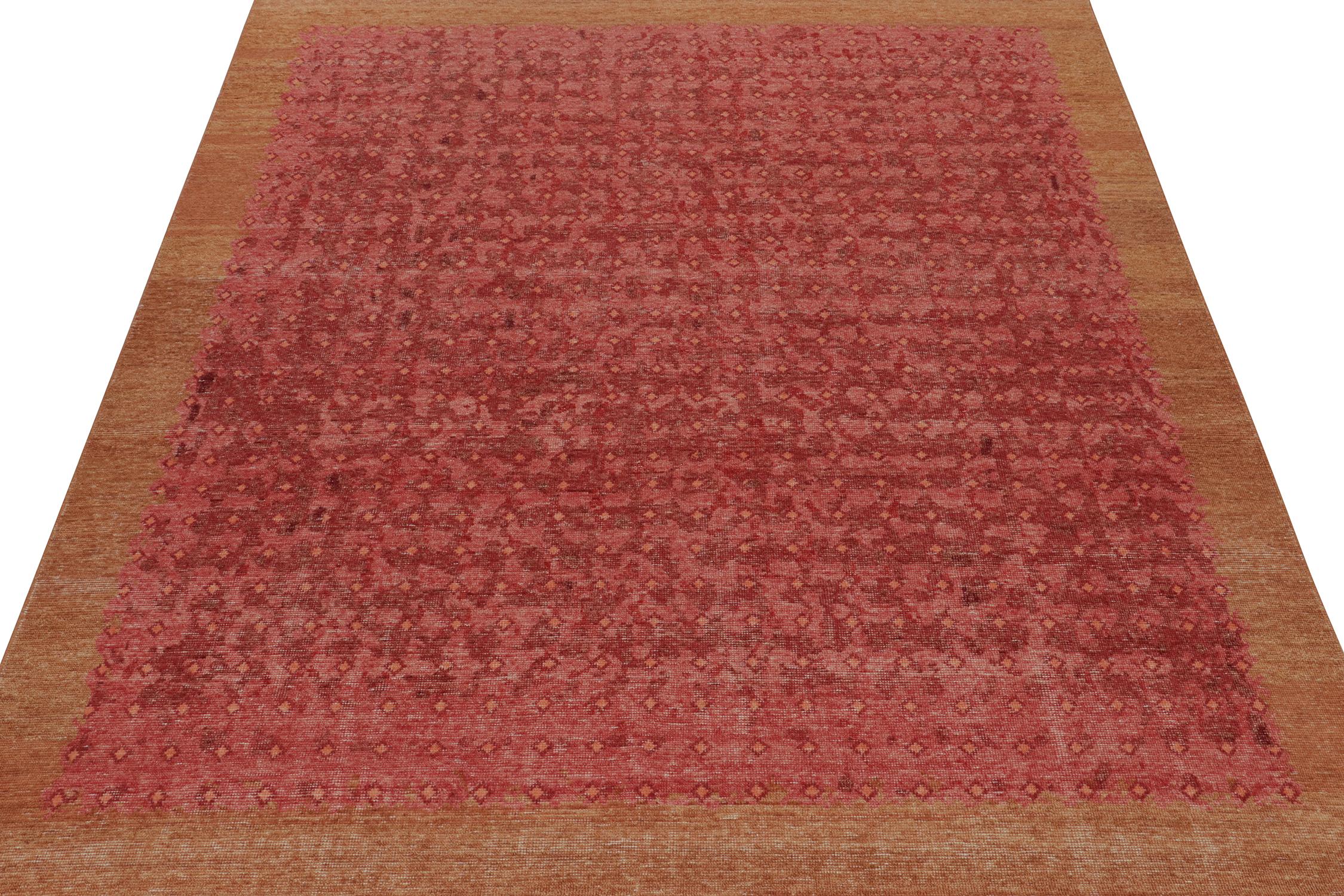Rug & Kilim's Distressed Style Transitional Rug in Rot Geometrische Muster (Indisch) im Angebot