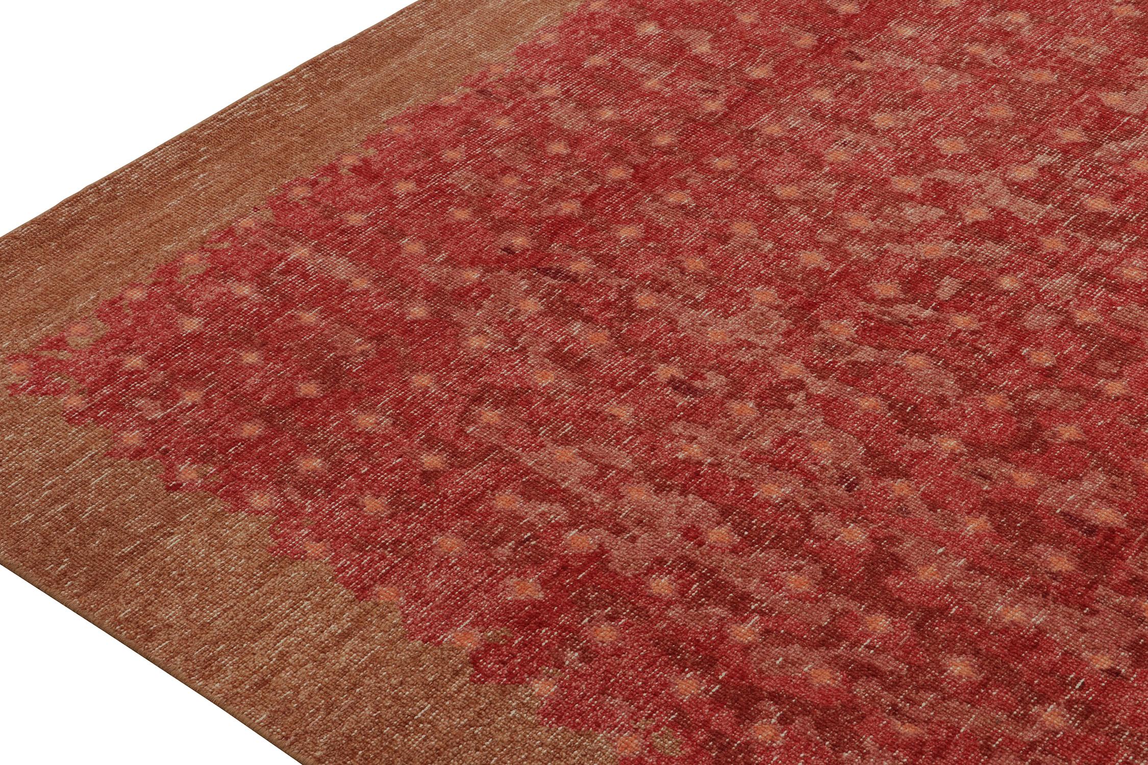 Rug & Kilim’s Distressed style Transitional rug in Red Geometric Patterns In New Condition For Sale In Long Island City, NY