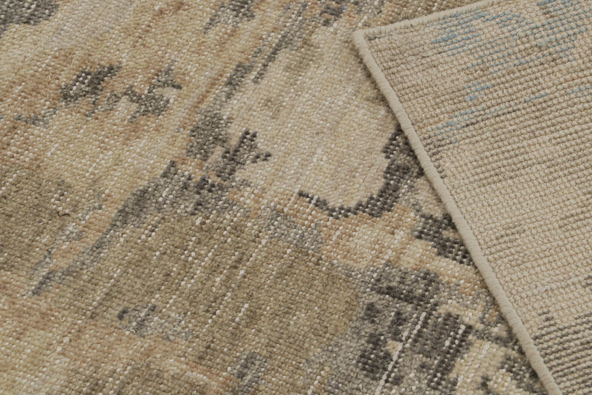 XXIe siècle et contemporain Rug & Kilim's Distressed Swedish Style Abstract Rug in Beige, Blue and Orange (tapis abstrait de style suédois vieilli en beige, bleu et orange) en vente