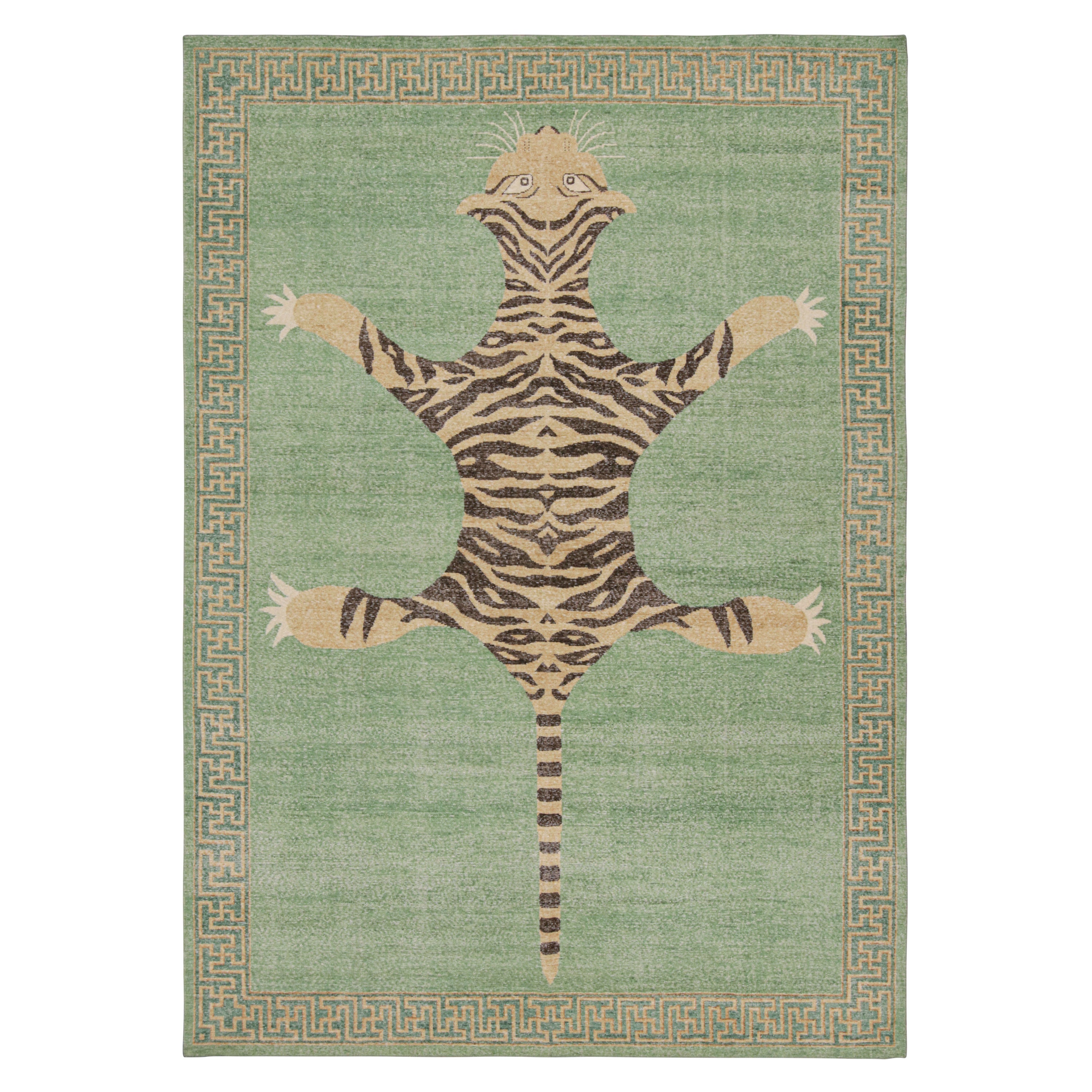 Rug & Kilim's Distressed Tiger Teppich in Grün mit Beige und Schwarzer Zeichnung