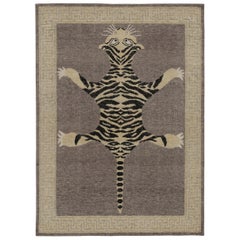 Rug & Kilim's Distressed Tiger Teppich in Taupe-Braun mit Beige- und Schwarz-Motiven