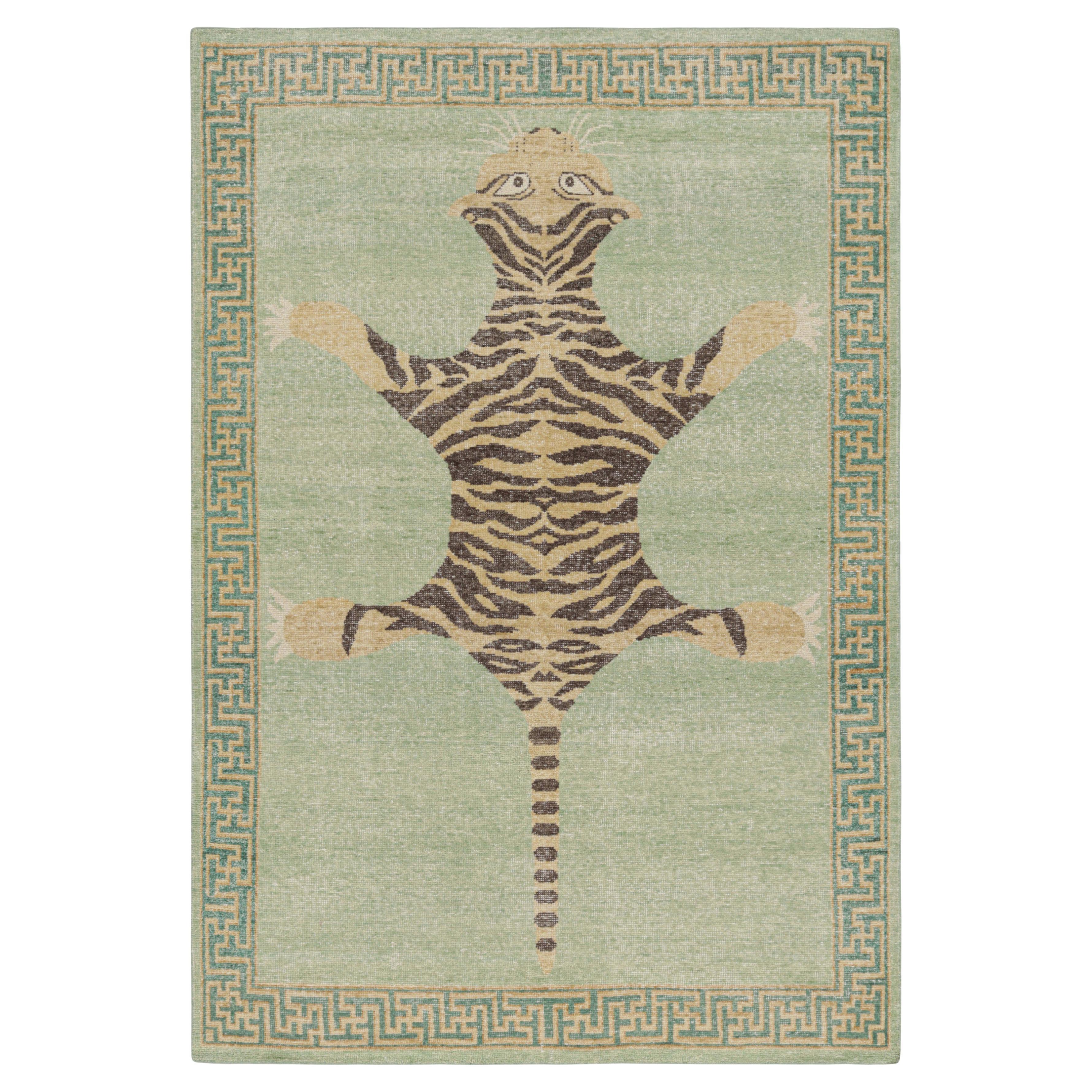 Diseño de alfombra Rug & Kilim de piel de tigre envejecida en verde con dibujos en venta