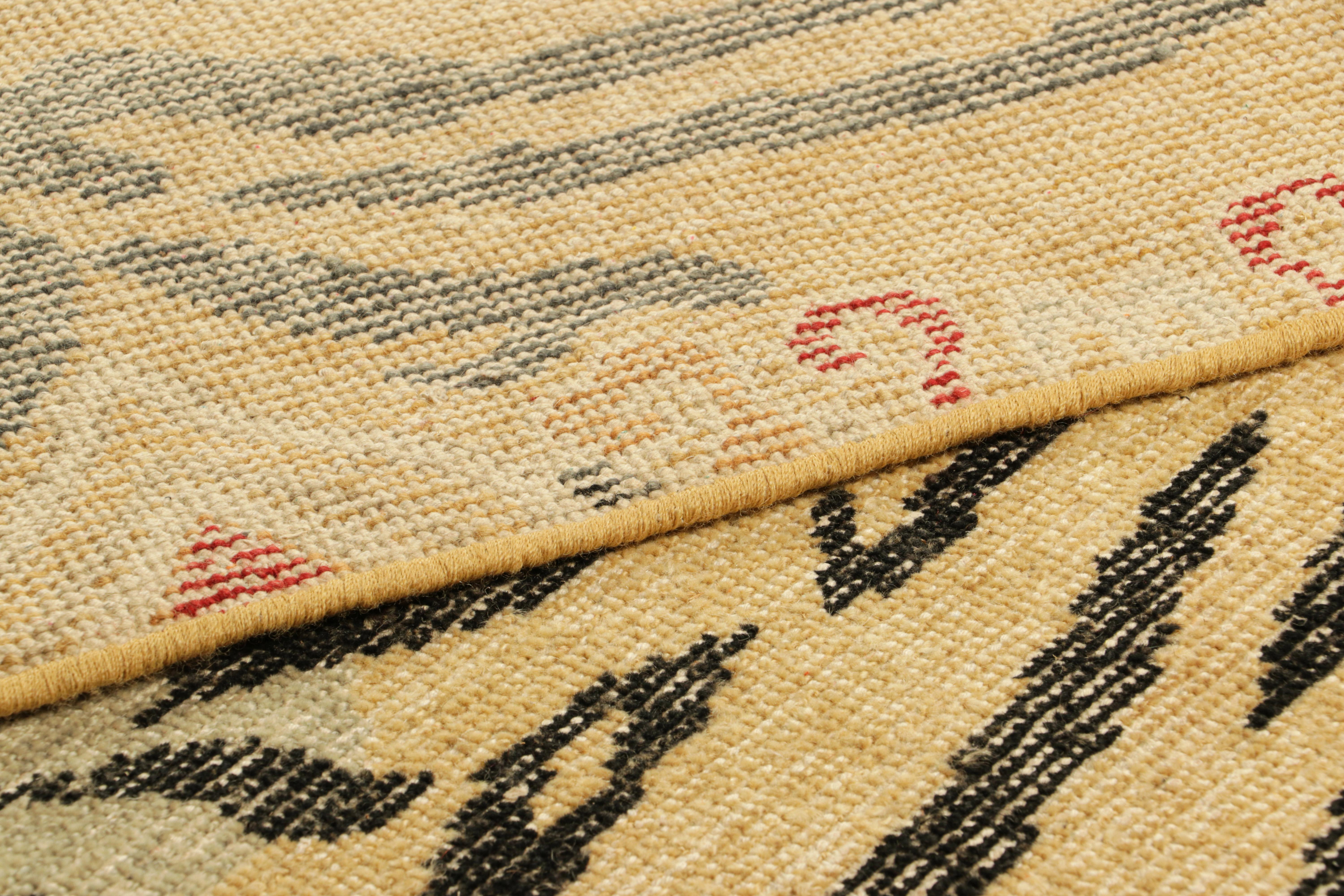 Lana Rug & Kilim è un tappeto in pelle di tigre con toni oro, nero e grigio. in vendita