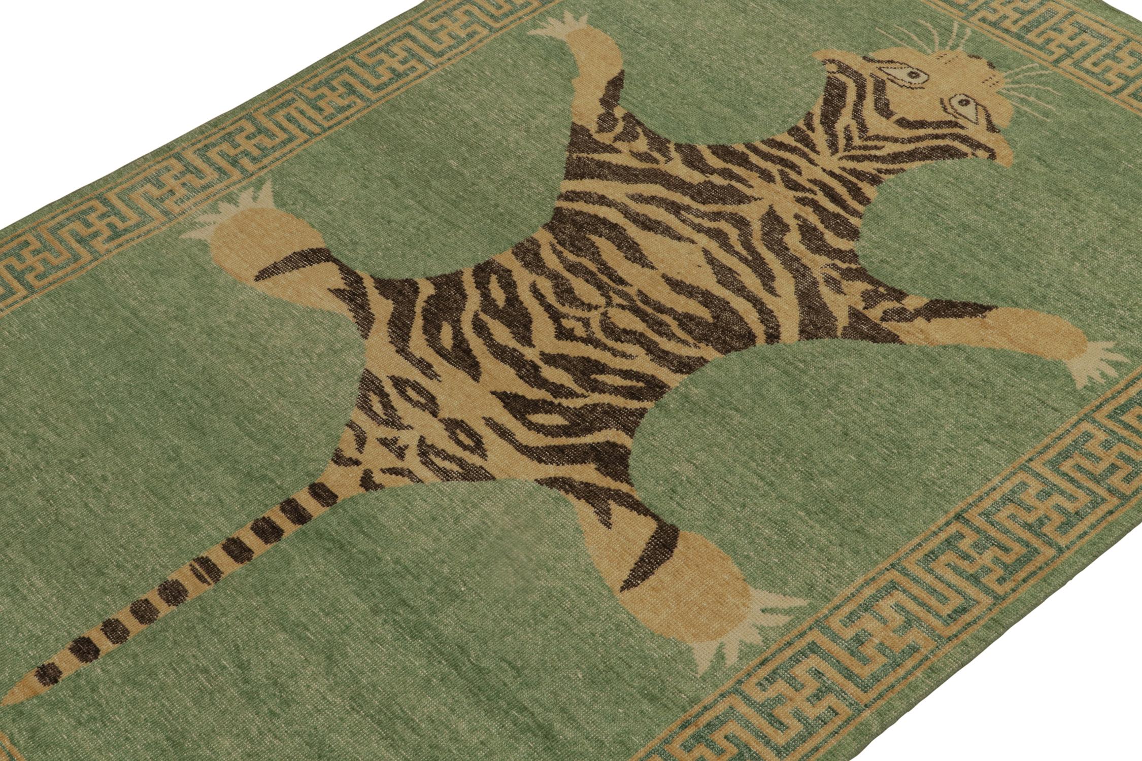 Indien Tapis &amp;amp; Kilims - Tapis de style tigre en peau de tigre vieillie en vert, beige et noir - Pictorial en vente