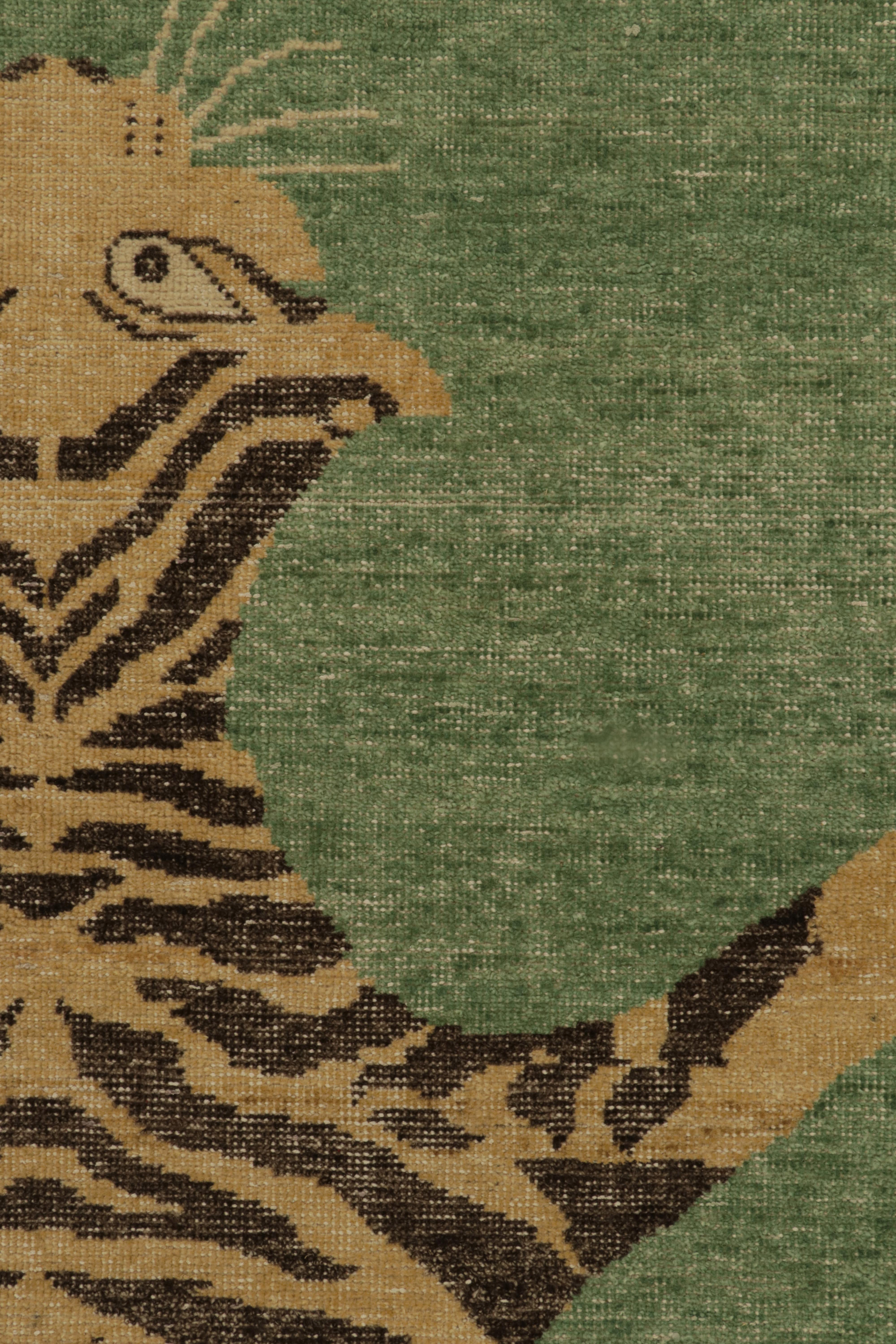 Noué à la main Tapis &amp;amp; Kilims - Tapis de style tigre en peau de tigre vieillie en vert, beige et noir - Pictorial en vente