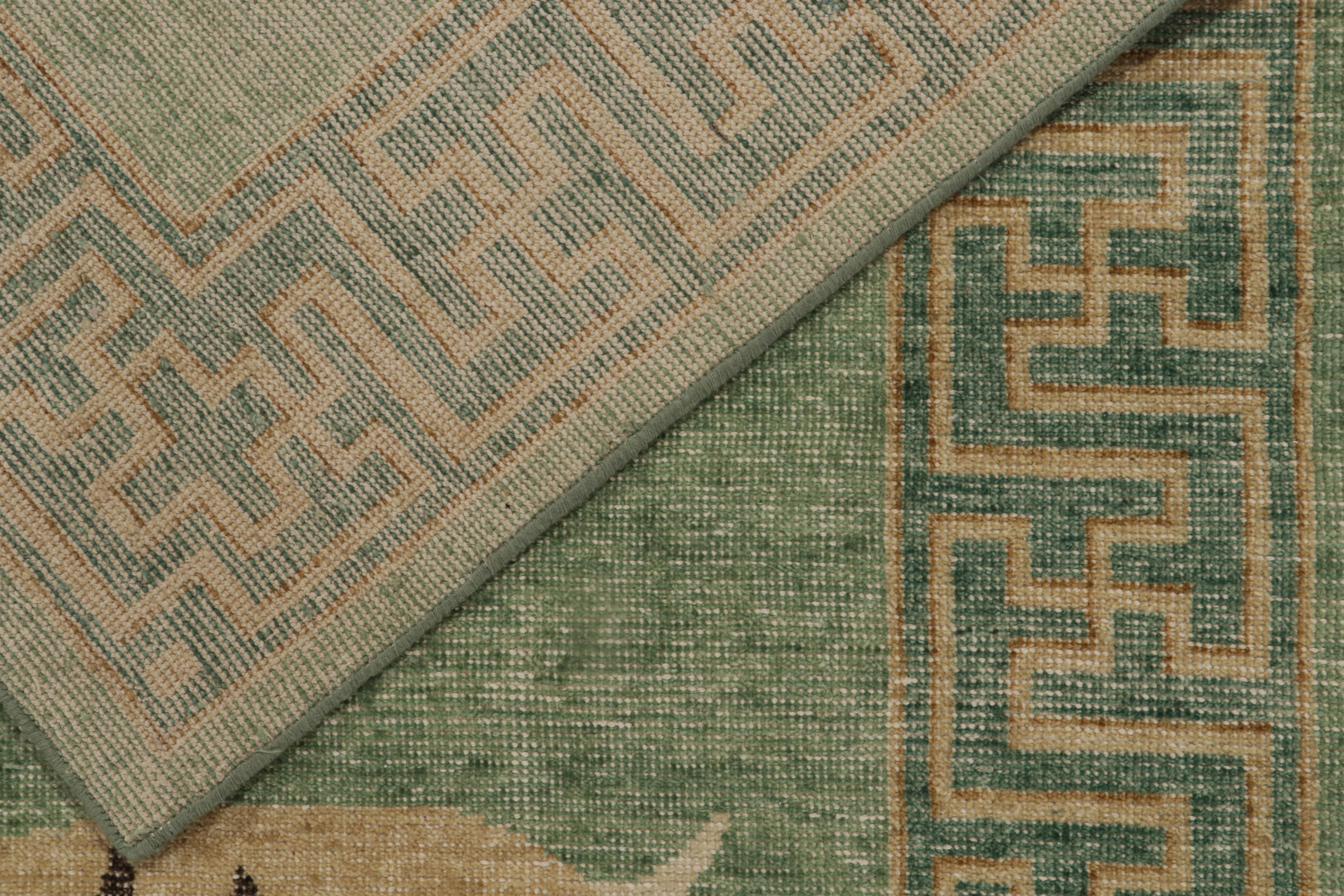 XXI secolo e contemporaneo Rug & Kilim è un tappeto in stile pelle di tigre consumata in verde, beige e nero. in vendita