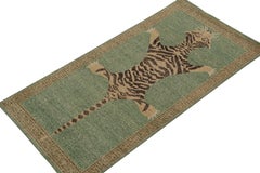 Traves de Mesa Rug & Kilim Estilo Piel de Tigre en Verde, Beige y Negro Pictori