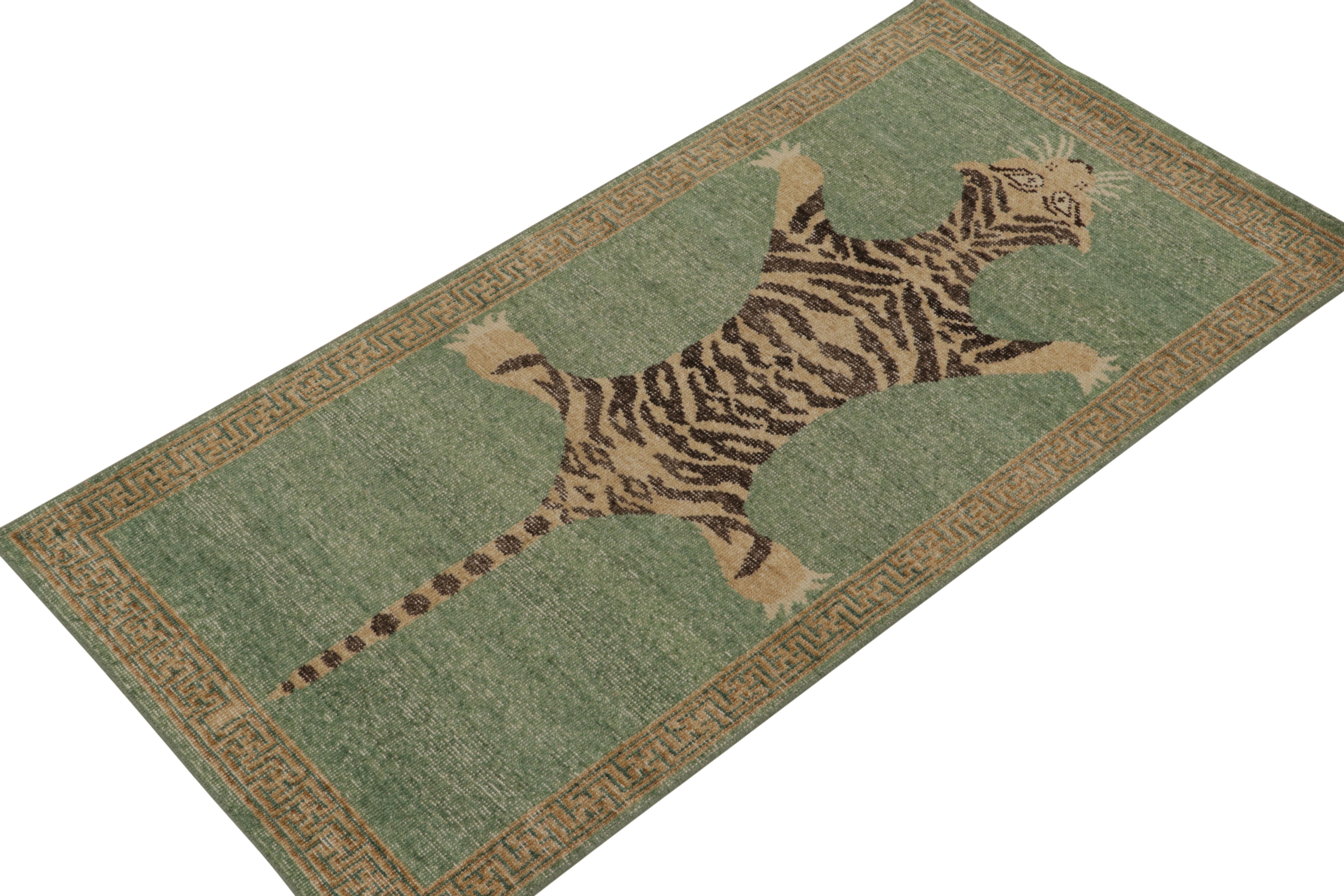 Aus der Hommage-Kollektion von Rug & Kilim: ein handgeknüpftes 3x6 Stück aus Wolle, das den altehrwürdigen Tigerfellteppich in seiner ganzen Pracht wieder aufleben lässt. 

Über das Design: Dieses Stück ist von antiken indischen Tigerfellteppichen