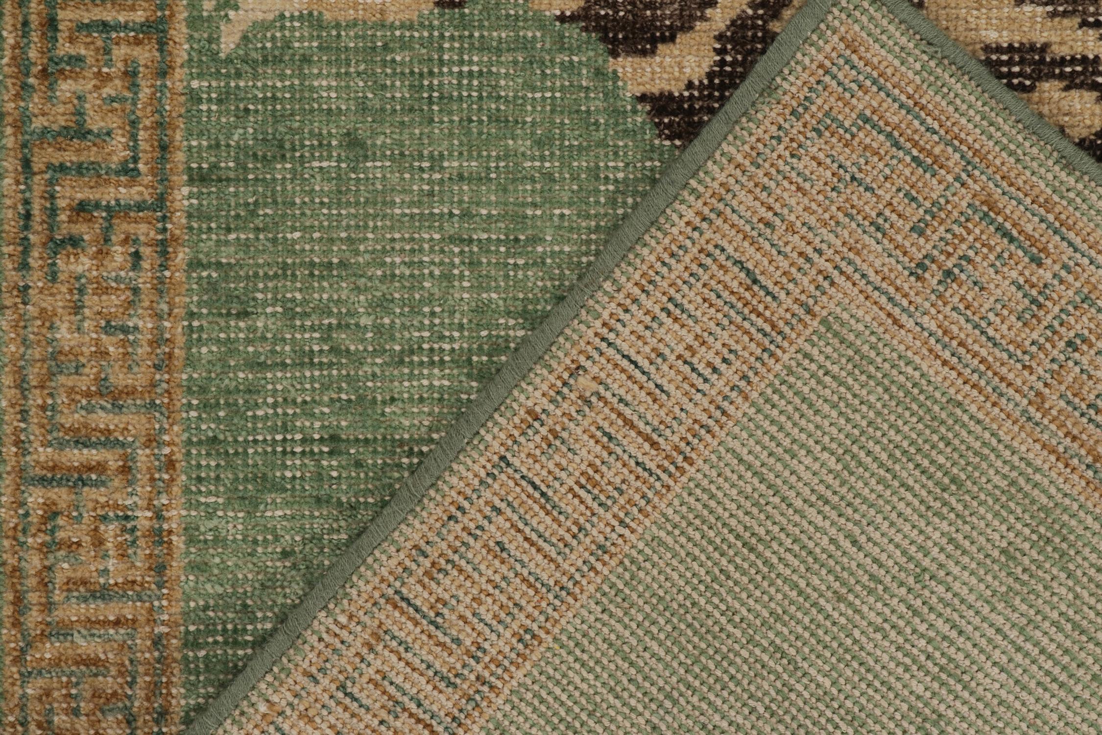 Teppich & Kilims Distressed Tiger Skin Style Läufer in Grün, Beige & Schwarz Pictori im Zustand „Neu“ im Angebot in Long Island City, NY