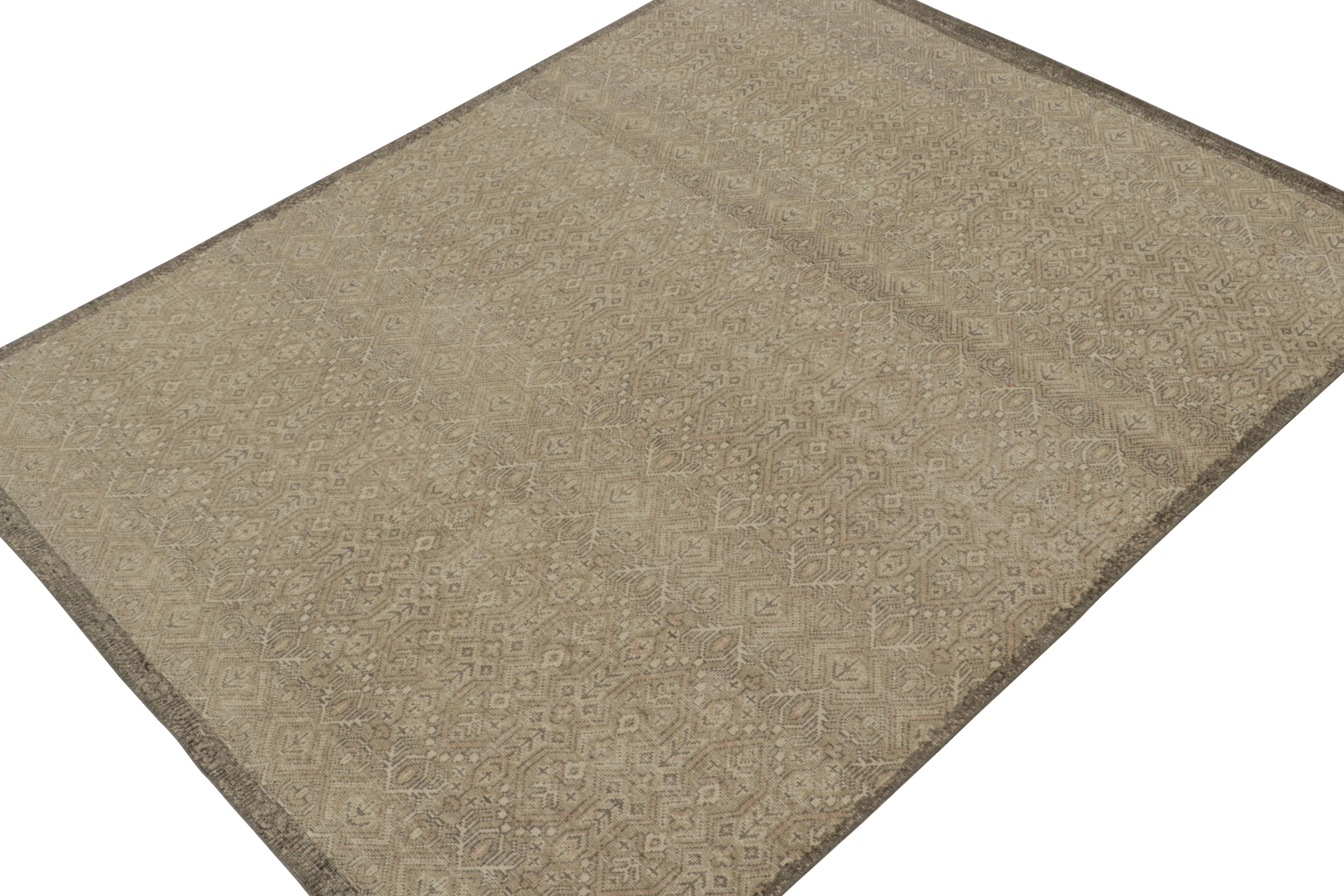 Dieser 8x10 große Teppich ist eine königliche Neuheit in der Homage Collection'S von Rug & Kilim. Der handgeknüpfte Teppich aus Wolle und Baumwolle greift den Stil antiker Stammesteppiche auf und verleiht ihm ein neues, rustikales und modernes