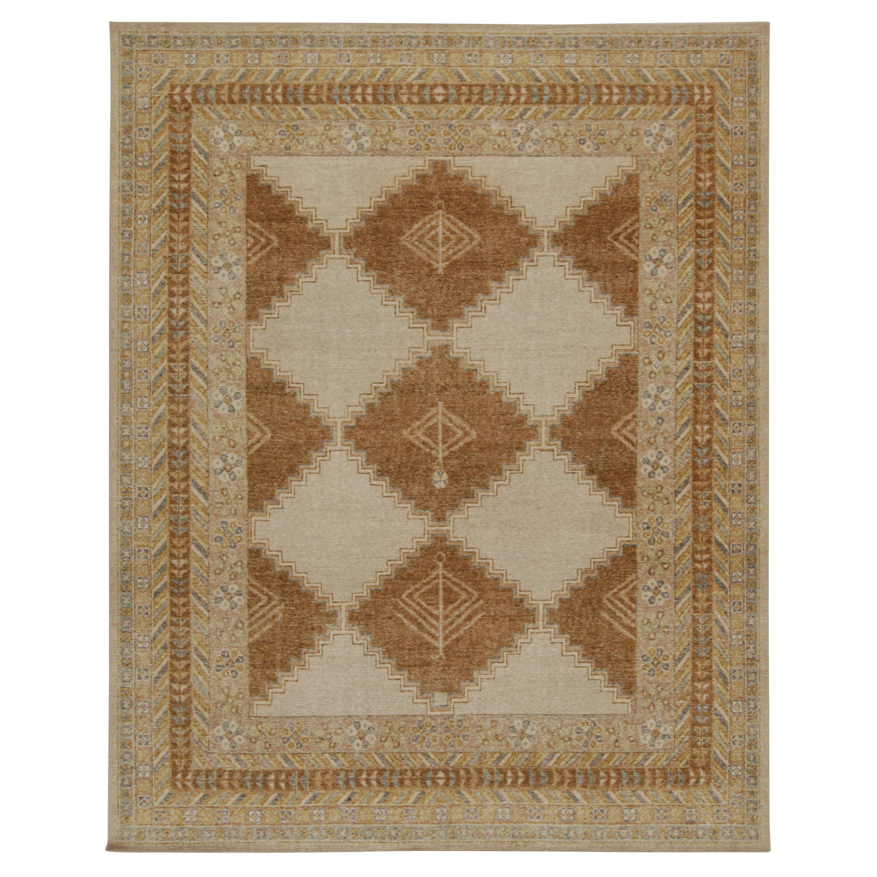 Rug & Kilim's Distressed Tribal Style Rug in Beige, Brown and Gold Patterns (Tapis de style tribal vieilli aux motifs beige, brun et or)