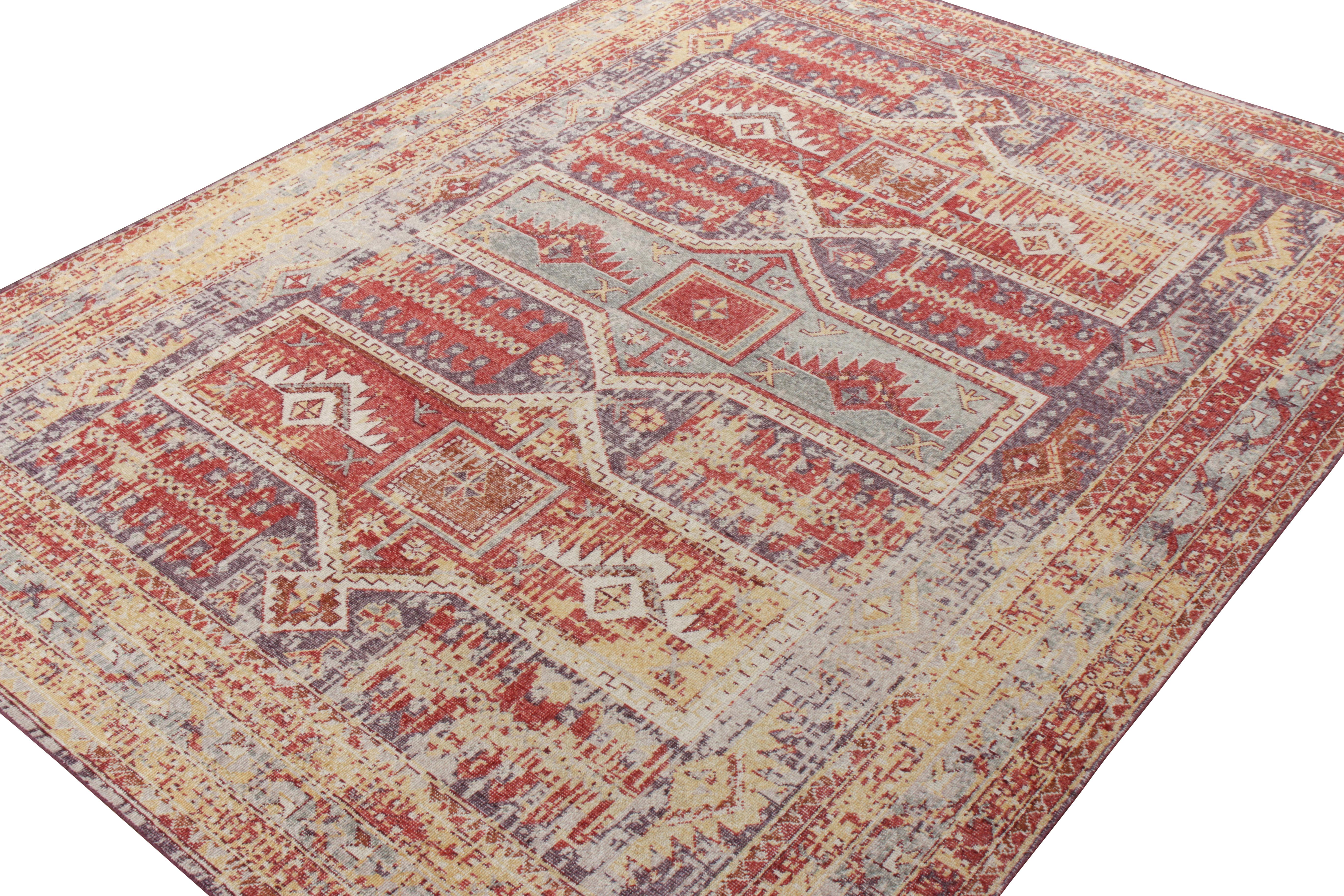 Alfombra de estilo tribal desgastada de Rug & Kilim en azul y dibujo geométrico rojo Tribal en venta