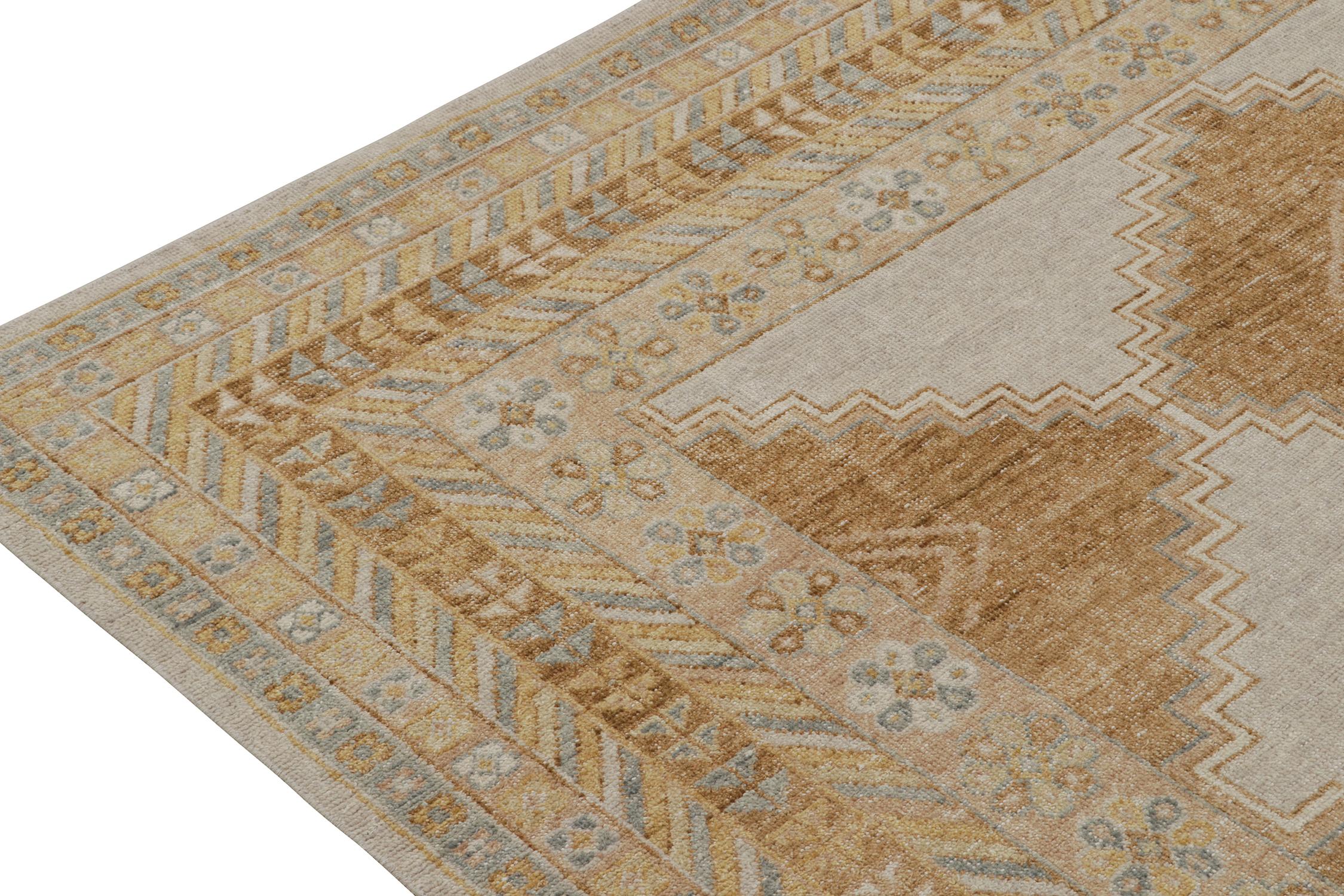 Tapis Distressed Tribal de Rug & Kilim à motifs or, gris et bleu Neuf - En vente à Long Island City, NY