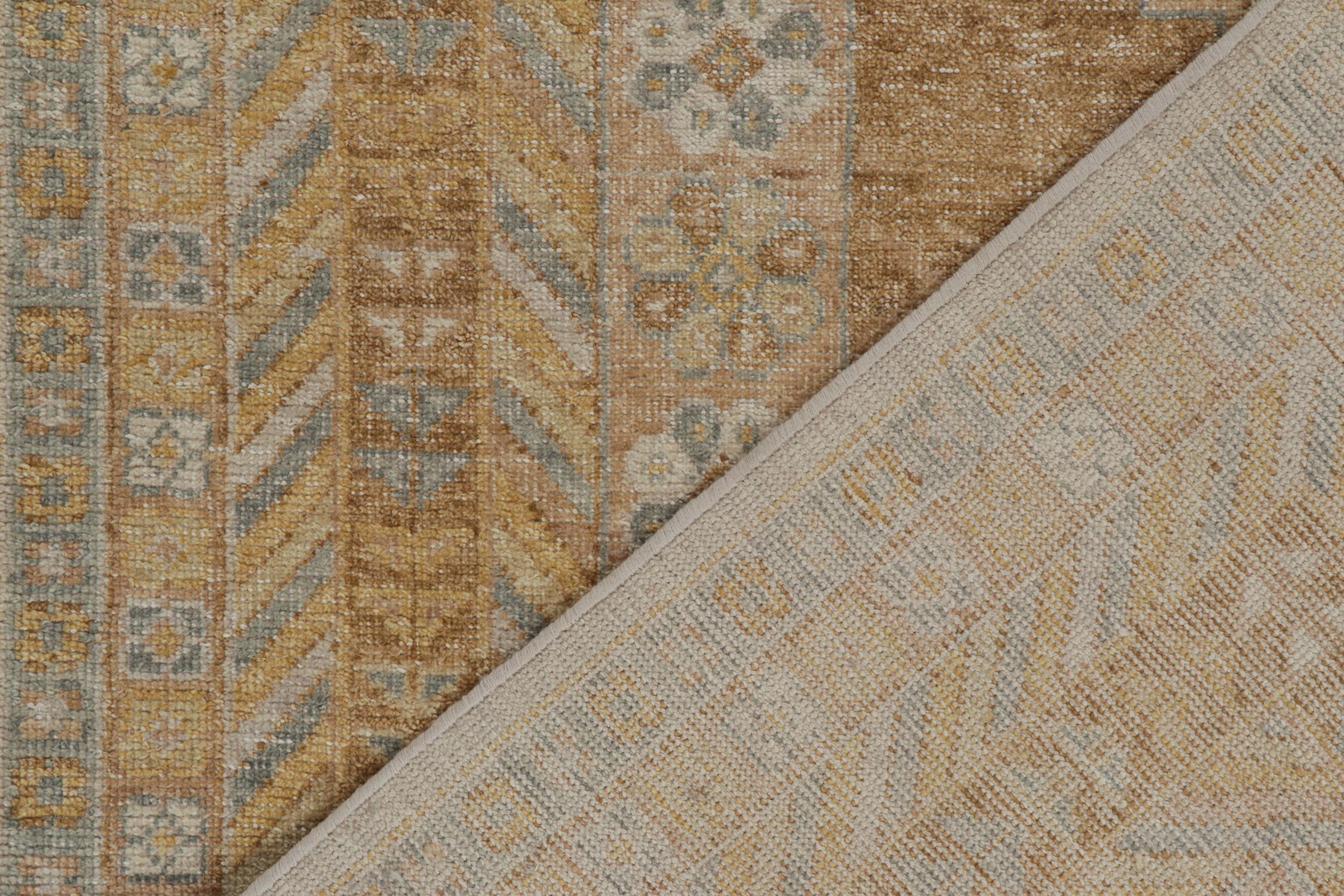 Laine Tapis Distressed Tribal de Rug & Kilim à motifs or, gris et bleu en vente