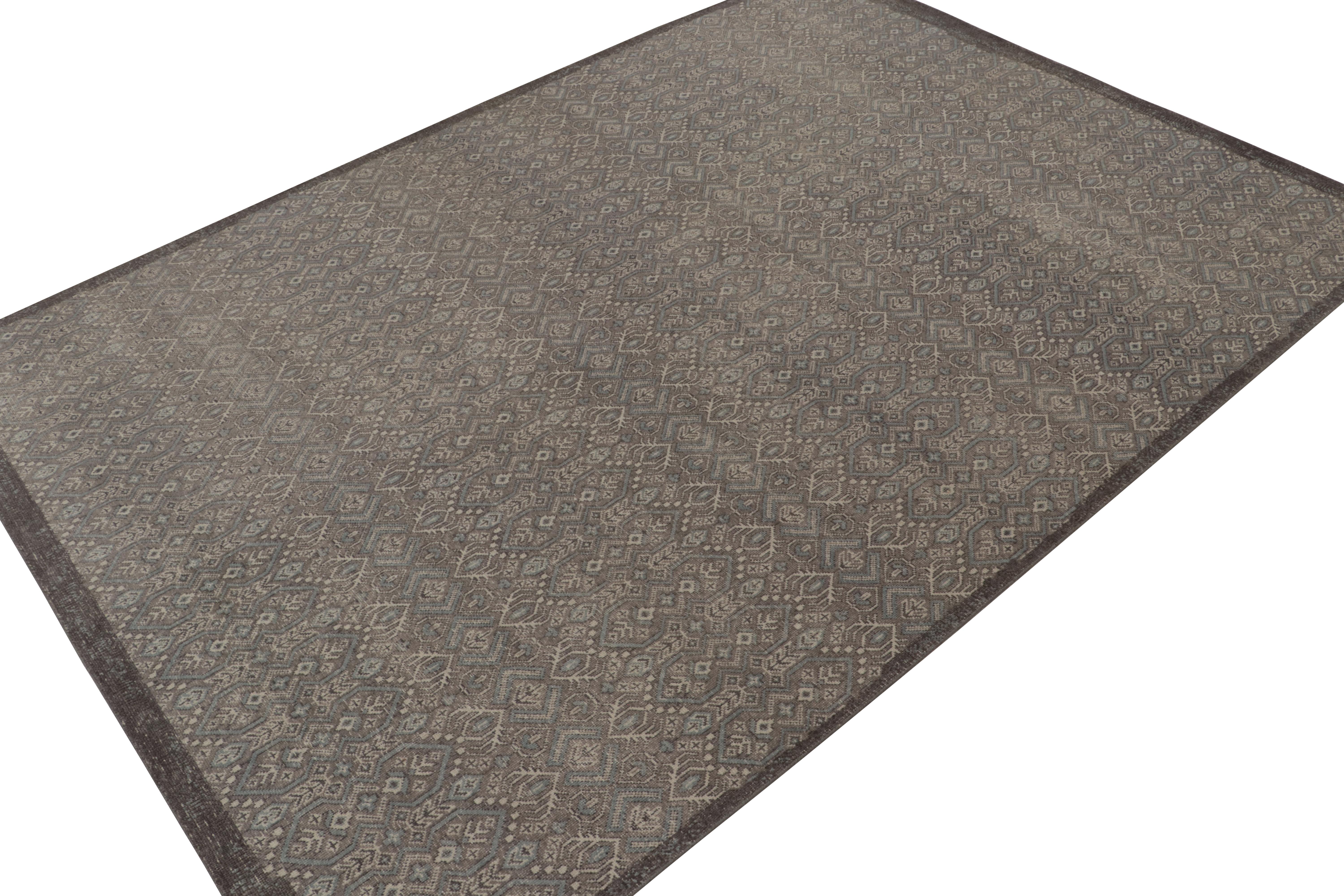 Dieser 10x14 große Teppich ist eine königliche Neuheit in der Homage Collection'S von Rug & Kilim. Der handgeknüpfte Teppich aus Wolle und Baumwolle greift den Stil antiker Stammesteppiche auf und verleiht ihm ein neues, rustikales und modernes