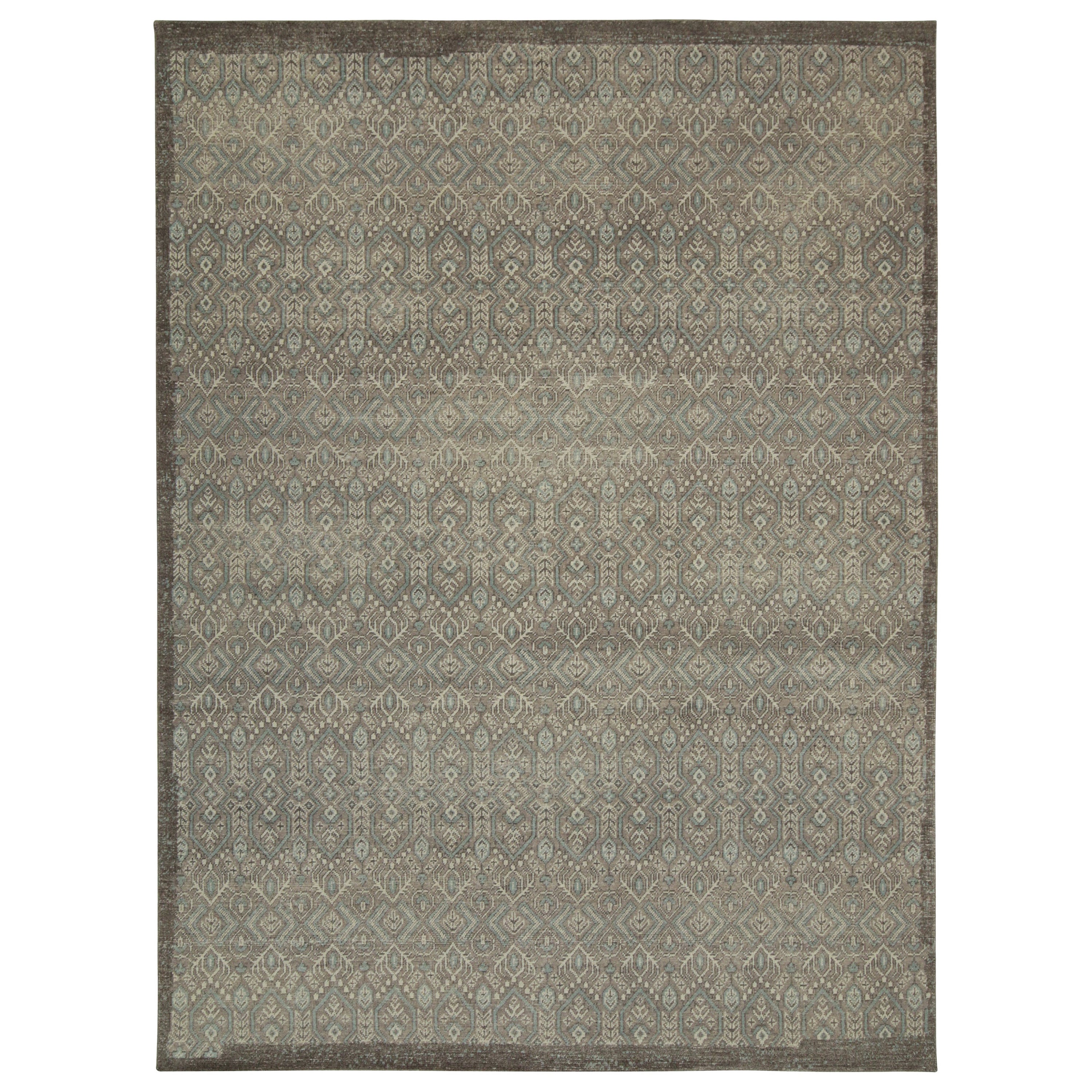 Rug & Kilim è un tappeto in stile tribale con motivi geometrici grigi e blu.
