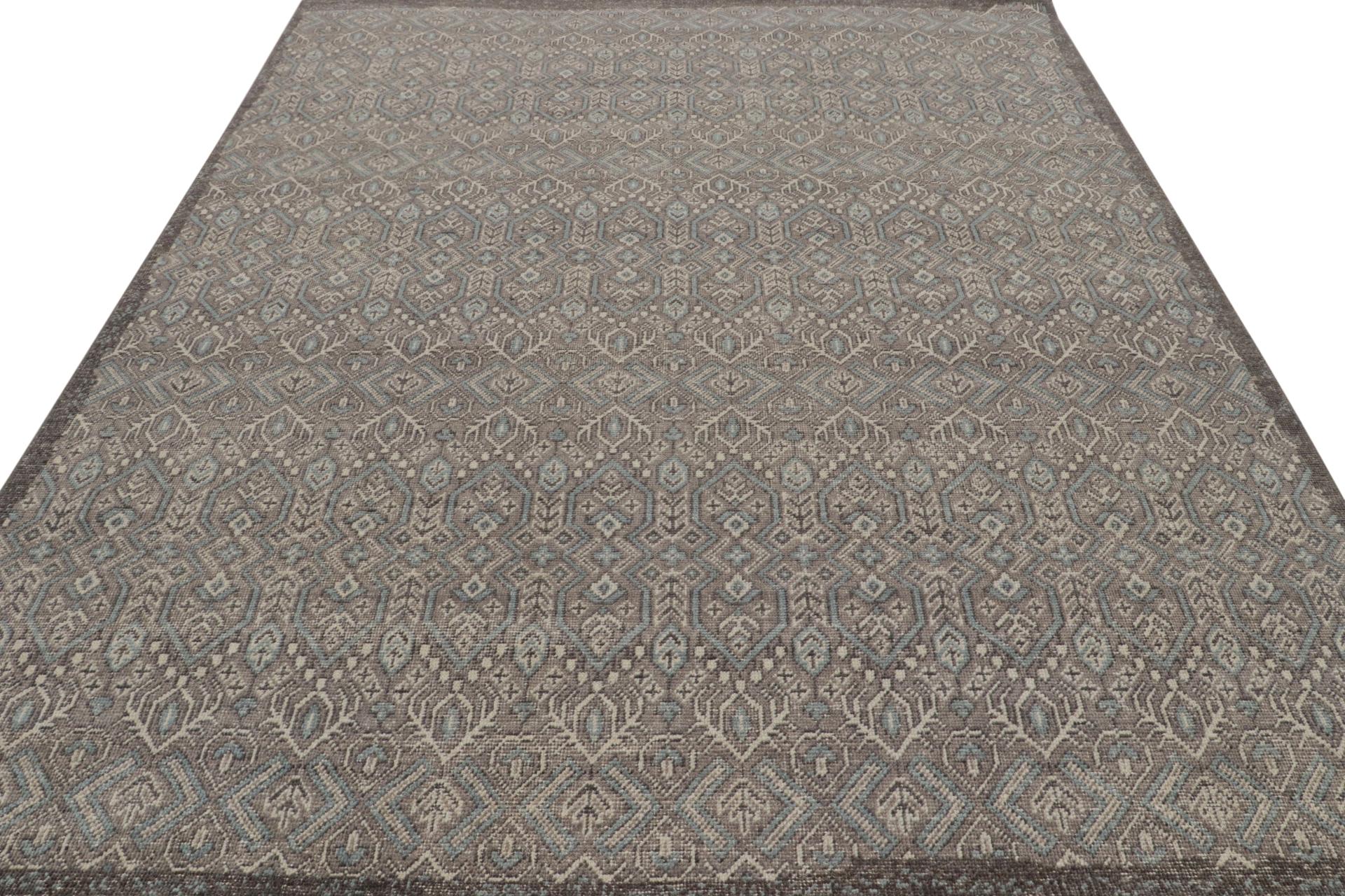 Rug & Kilim's Distressed Tribal Style Teppich In Grau Mit Geometrischem Muster (Moderne) im Angebot