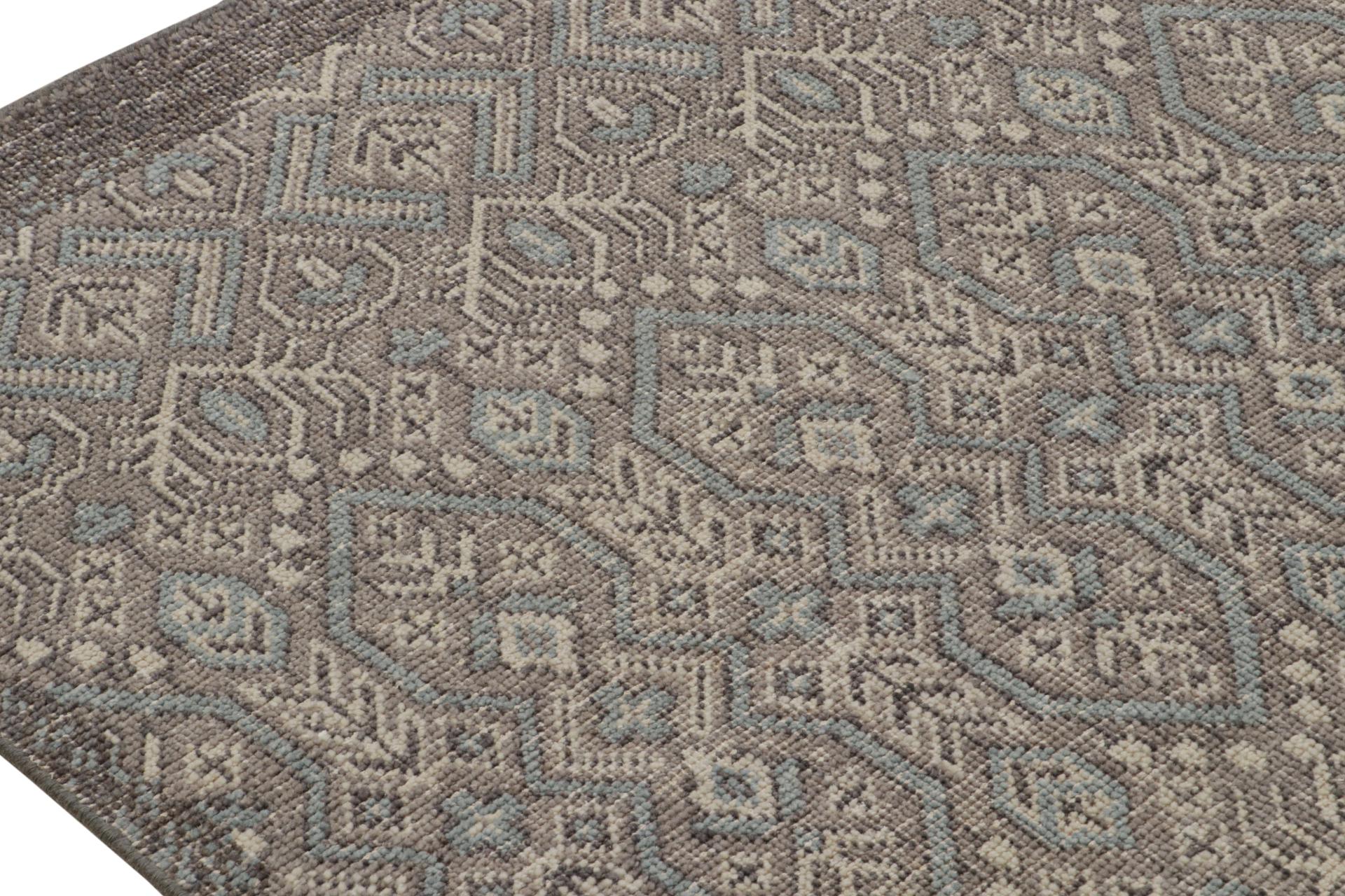 Rug & Kilim's Distressed Tribal Style Teppich In Grau Mit Geometrischem Muster (Handgeknüpft) im Angebot
