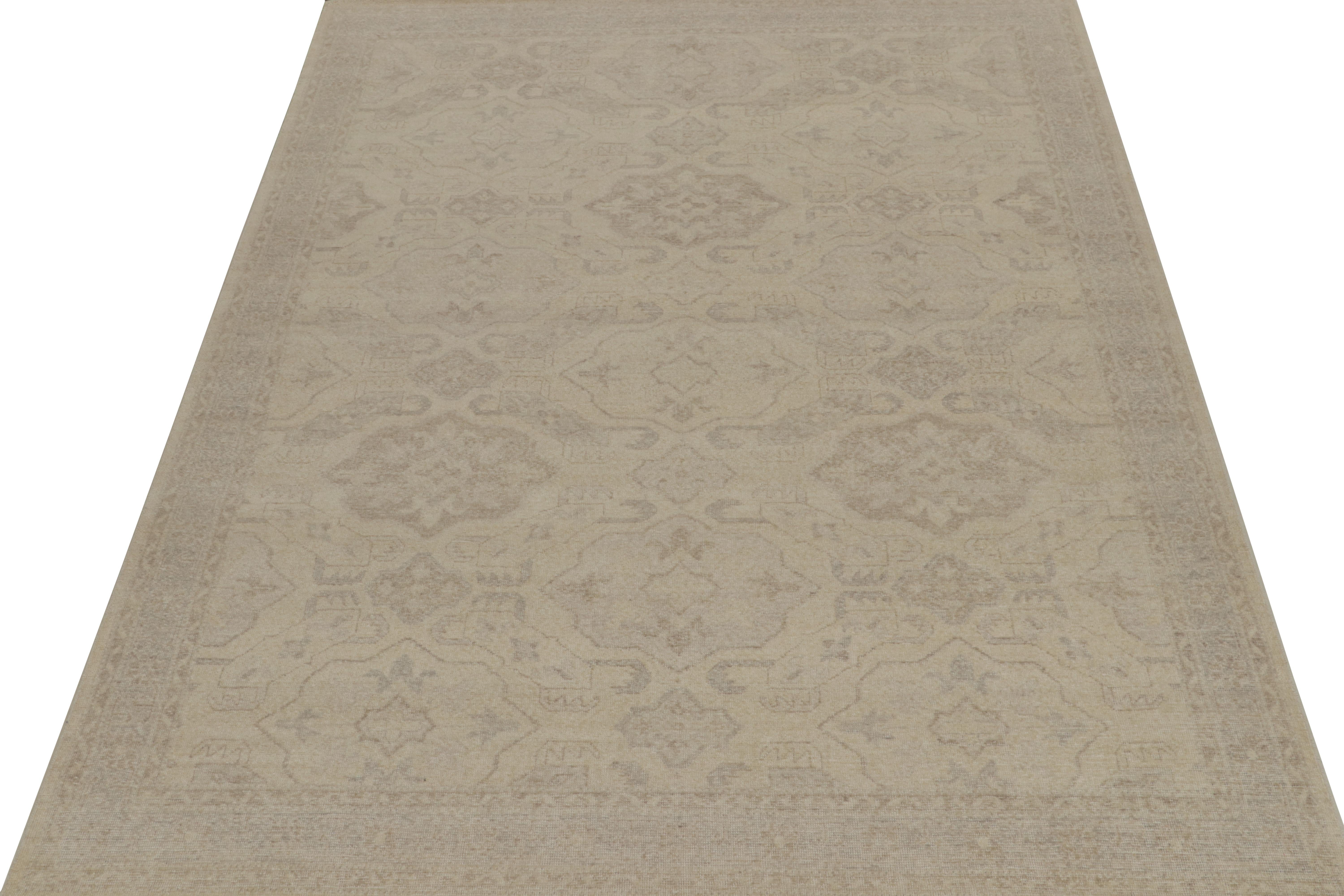 Tribale Rug & Kilim’s Distressed Tribal Style Rug in Greige Geometric Patterns in vendita
