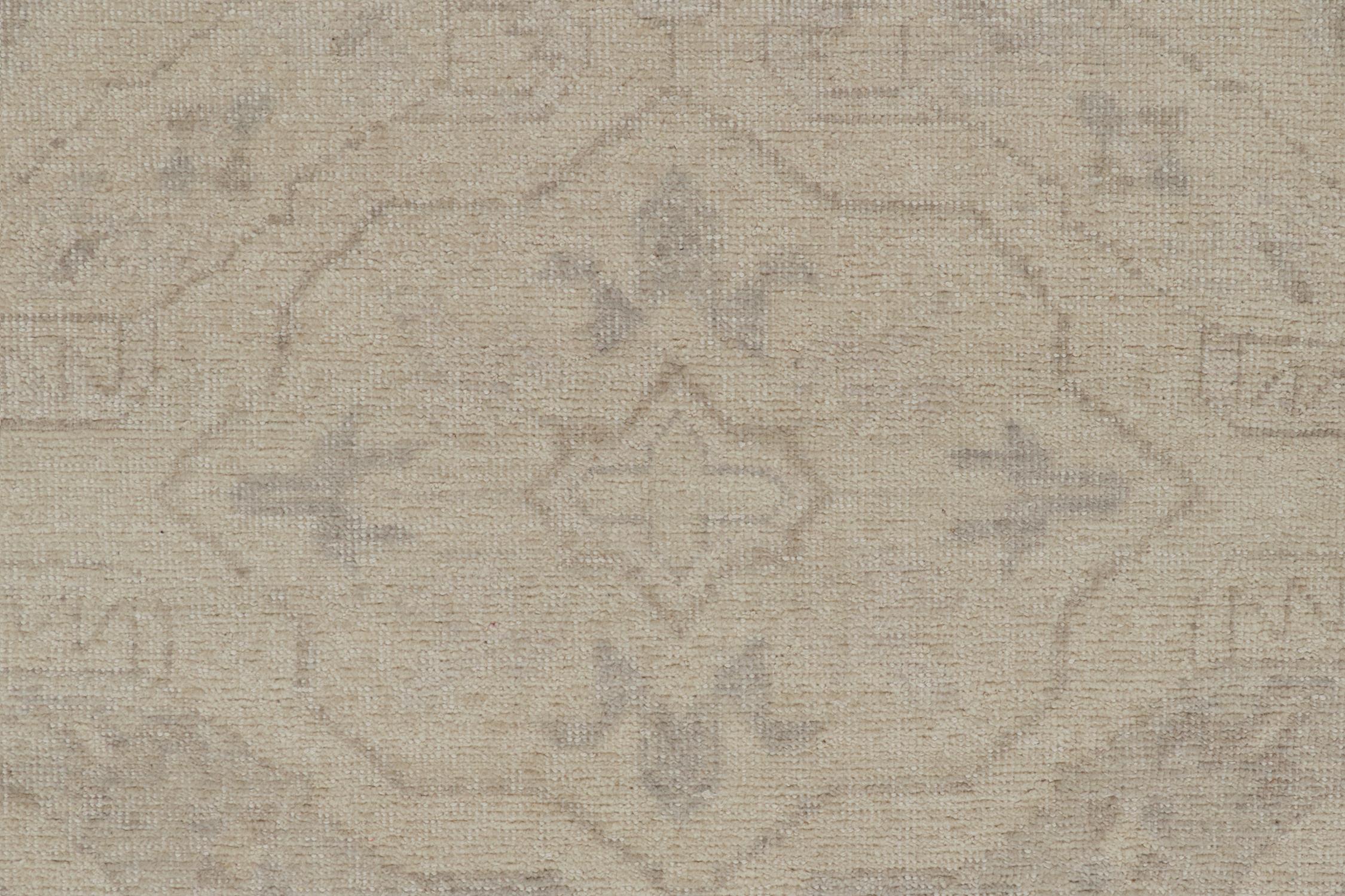 Rug & Kilim’s Distressed Tribal Style Rug in Greige Geometric Patterns In condizioni Nuovo in vendita a Long Island City, NY
