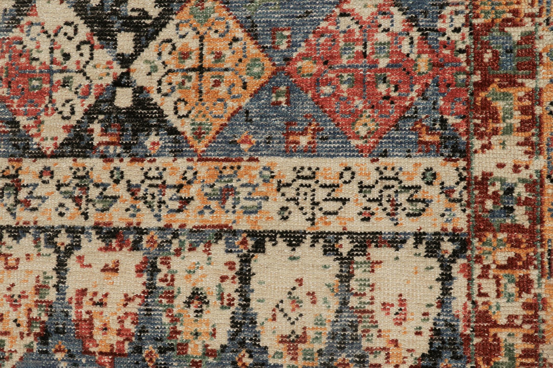 Rug & Kilim's Distressed Tribal Style Läufer in polychromatischen geometrischen Mustern im Zustand „Neu“ im Angebot in Long Island City, NY