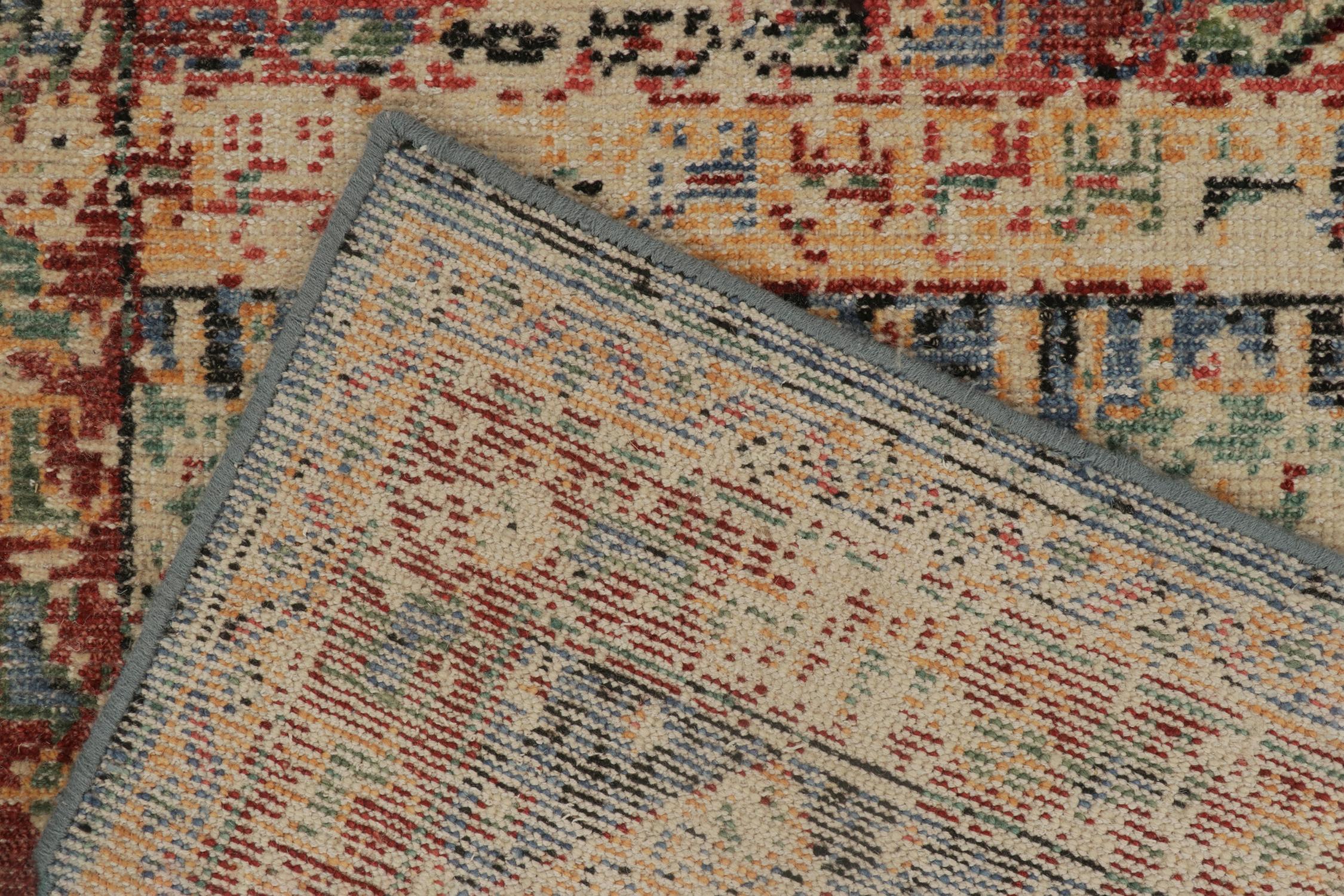 Rug & Kilim's Distressed Tribal Style Läufer in polychromatischen geometrischen Mustern (21. Jahrhundert und zeitgenössisch) im Angebot
