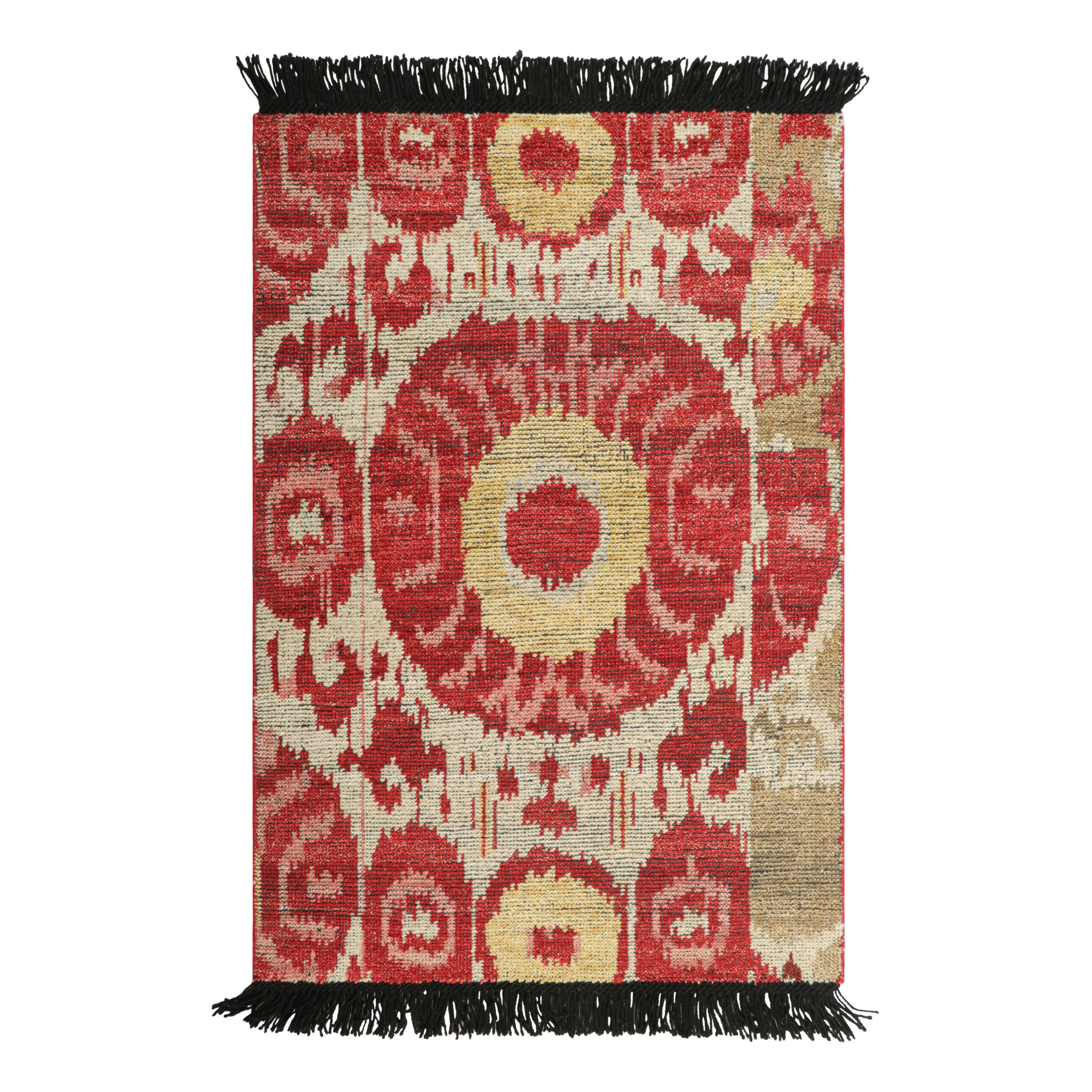 Rug & Kilim's Dragon Rug in Gold und Blau mit geometrisch-floralen Mustern