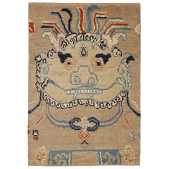Rug & Kilim: Tappeto Dragon Scatter in beige con immagini arancioni e blu
