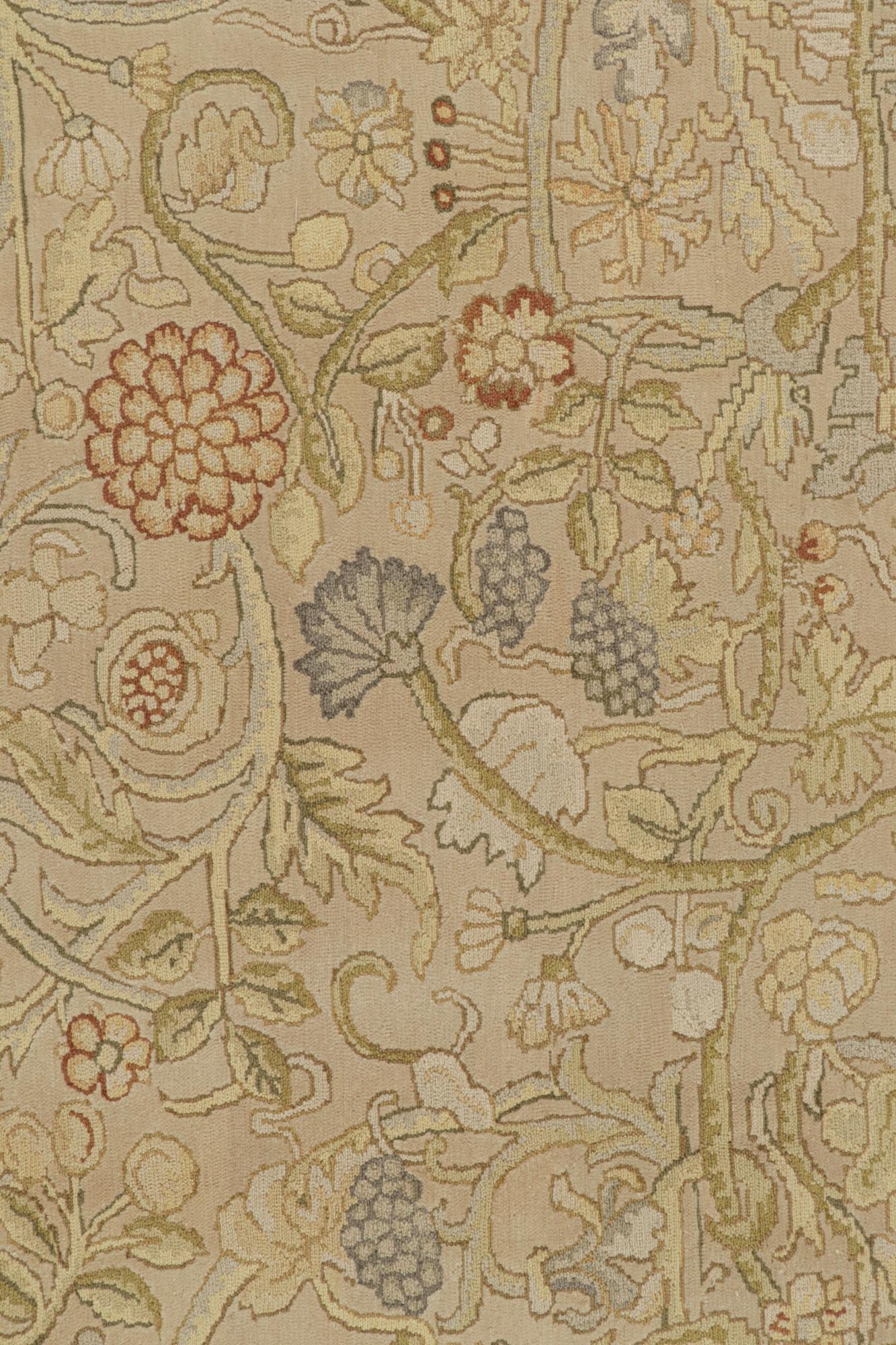 Chinois Tapis & Kilim's English Tudor Style Flatweave en beige avec motifs floraux en vente