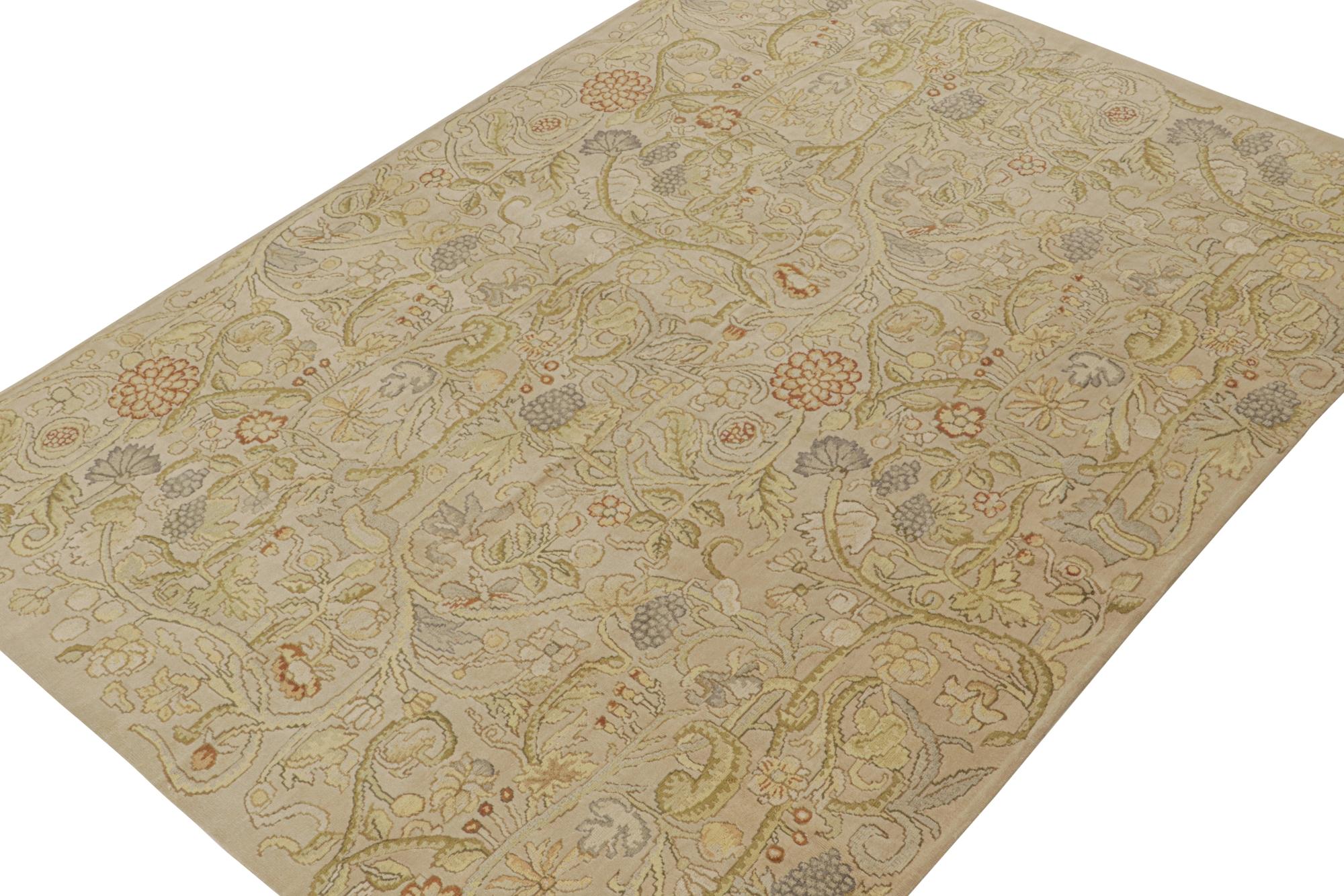 Noué à la main Tapis & Kilim's English Tudor Style Flatweave en beige avec motifs floraux en vente