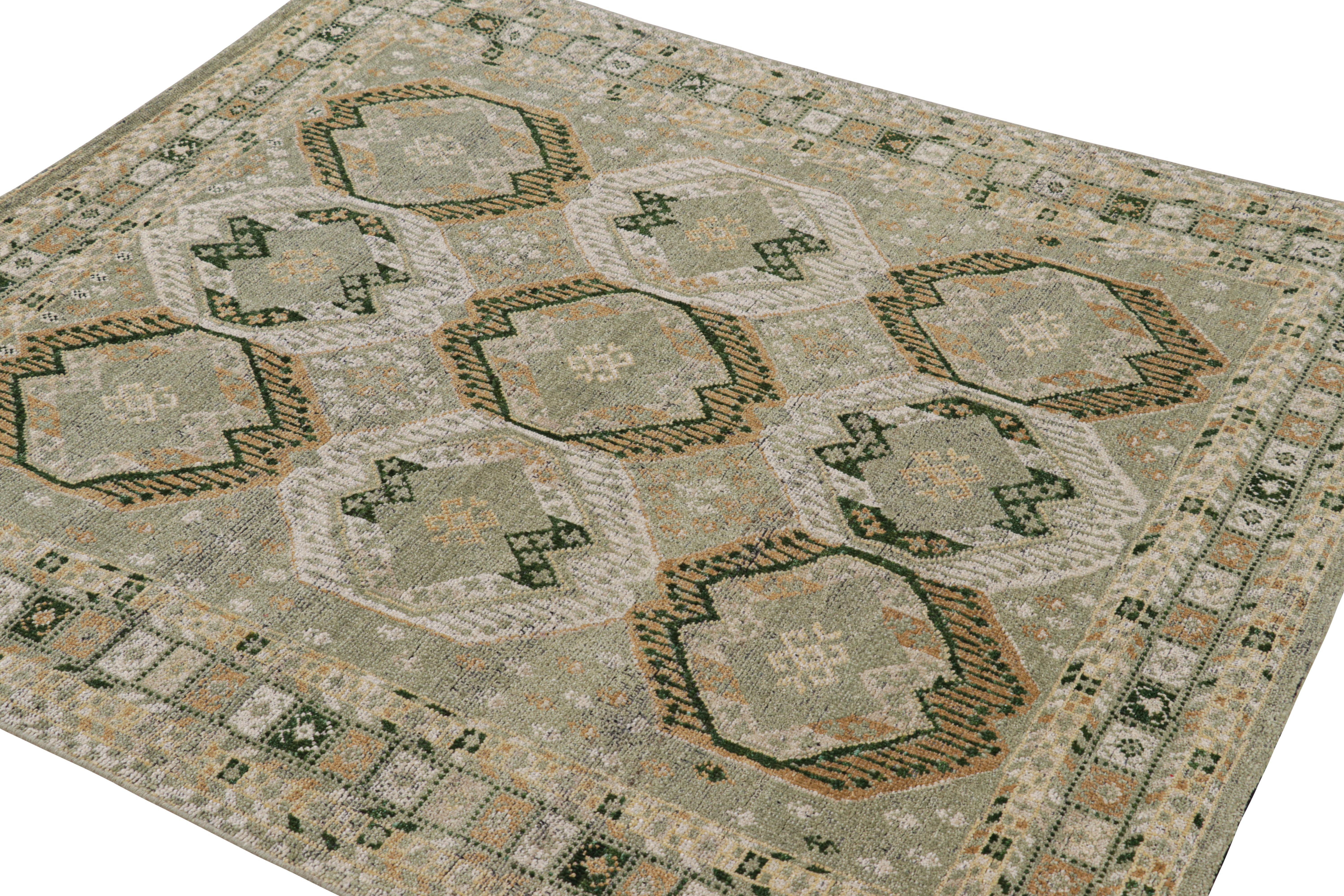 Indien Rug & Kilim's Ersari Style Rug in Light Green Tones with Geometric Medallions (tapis de style Ersari dans les tons vert clair avec des médaillons géométriques) en vente