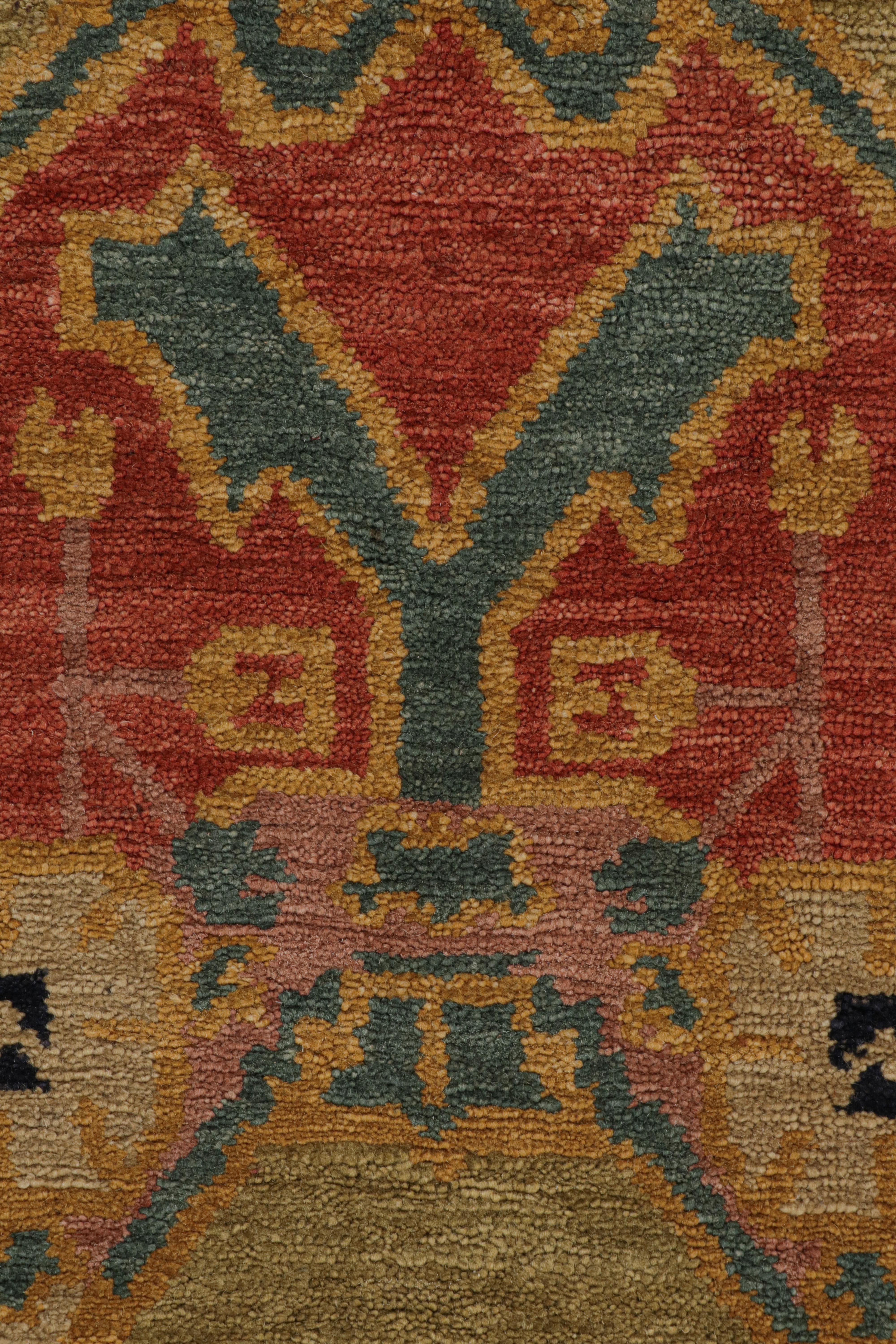 Rug & Kilim's Ersari Style Rug in Red and Green Geometric Pattern (tapis de style Ersari à motifs géométriques rouges et verts) Neuf - En vente à Long Island City, NY