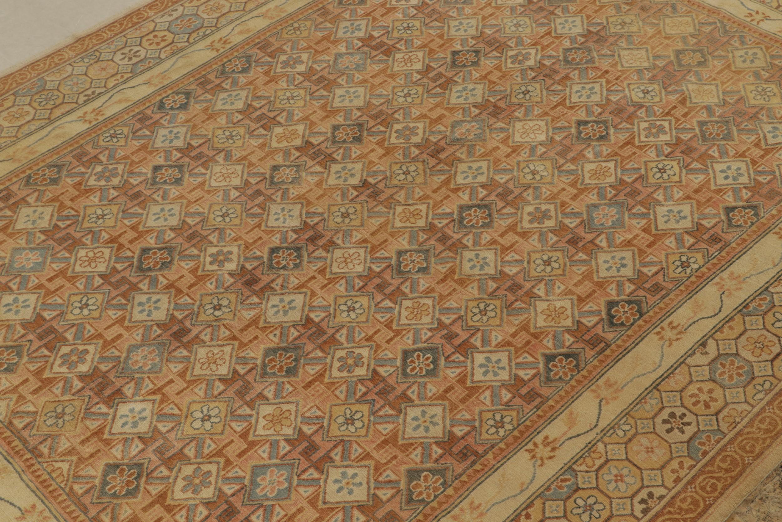 Una alfombra de 9x11 inspirada en el estilo de las antiguas alfombras art déco españolas, de la colección europea de Rug & Kilim. Anudado a mano en lana con un juego de geometría y motivos florales en las más intrigantes combinaciones de colores.