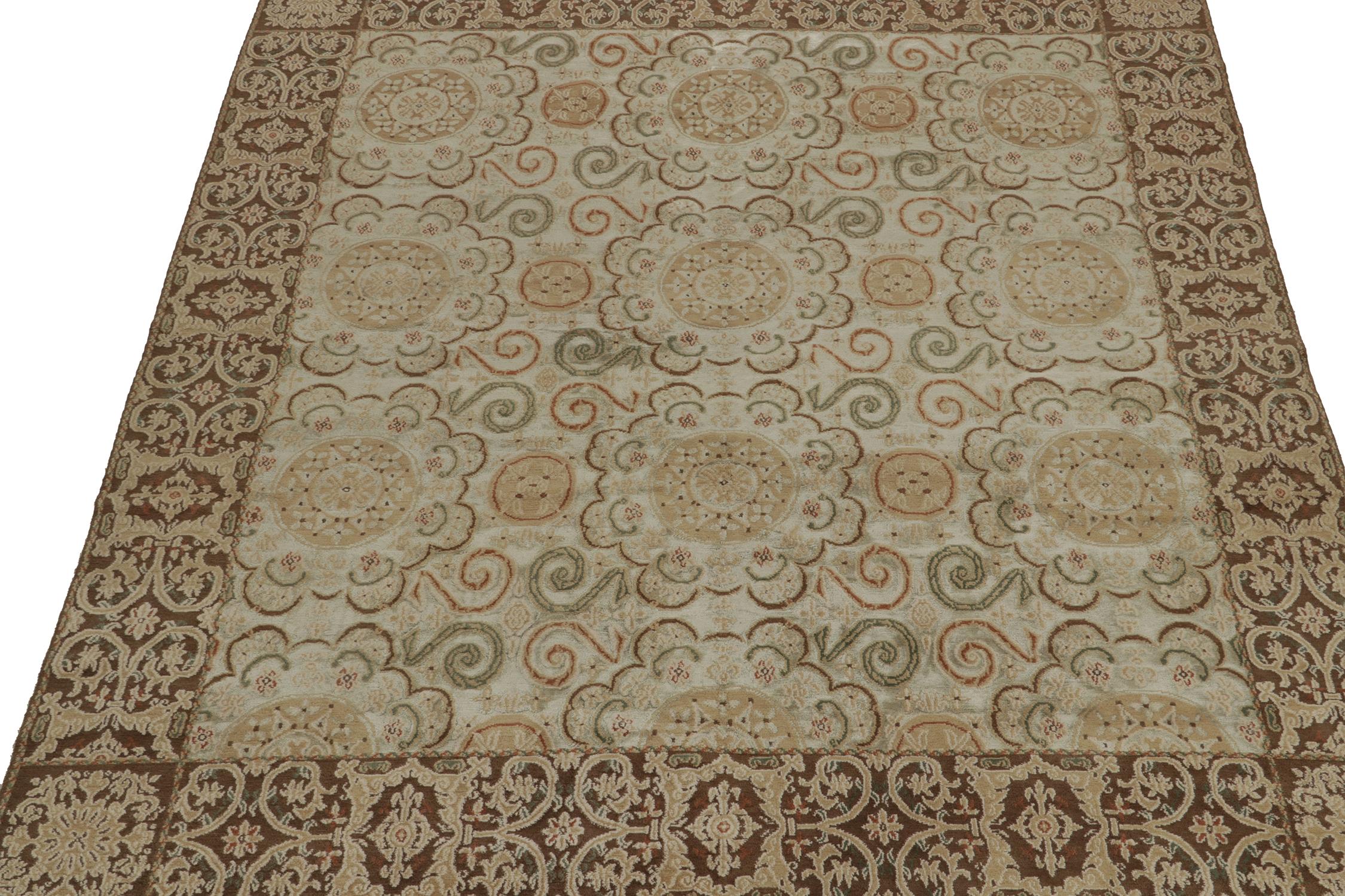 Rug & Kilim's Europäischer Jugendstil-Teppich in Beige, Brown und Grün  Muster (Nepalesisch) im Angebot