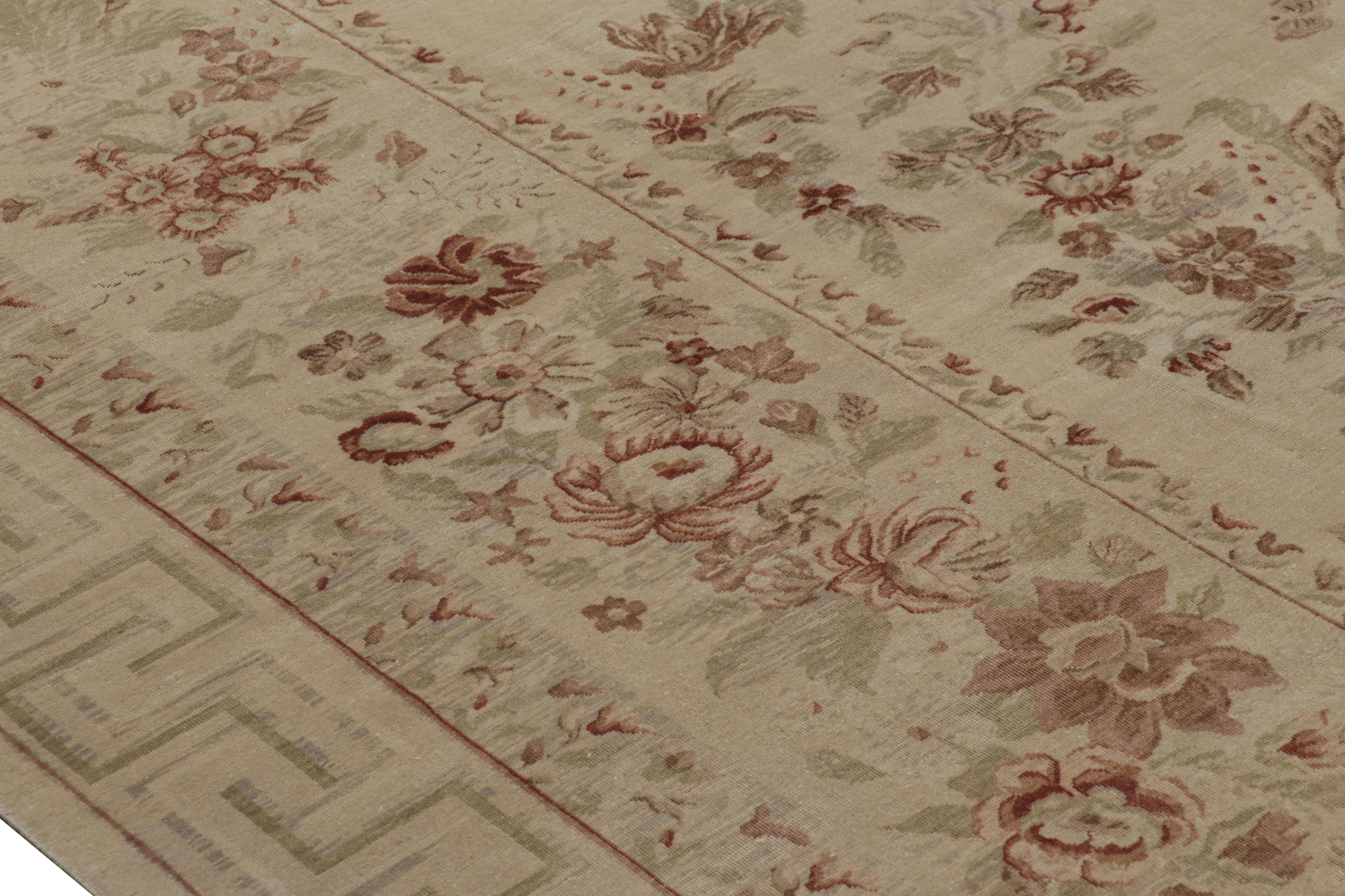 Indien Rug & Kilim's European Axminster Style Rug in Cream with Floral Patterns (tapis européen de style Axminster en crème avec motifs floraux) en vente