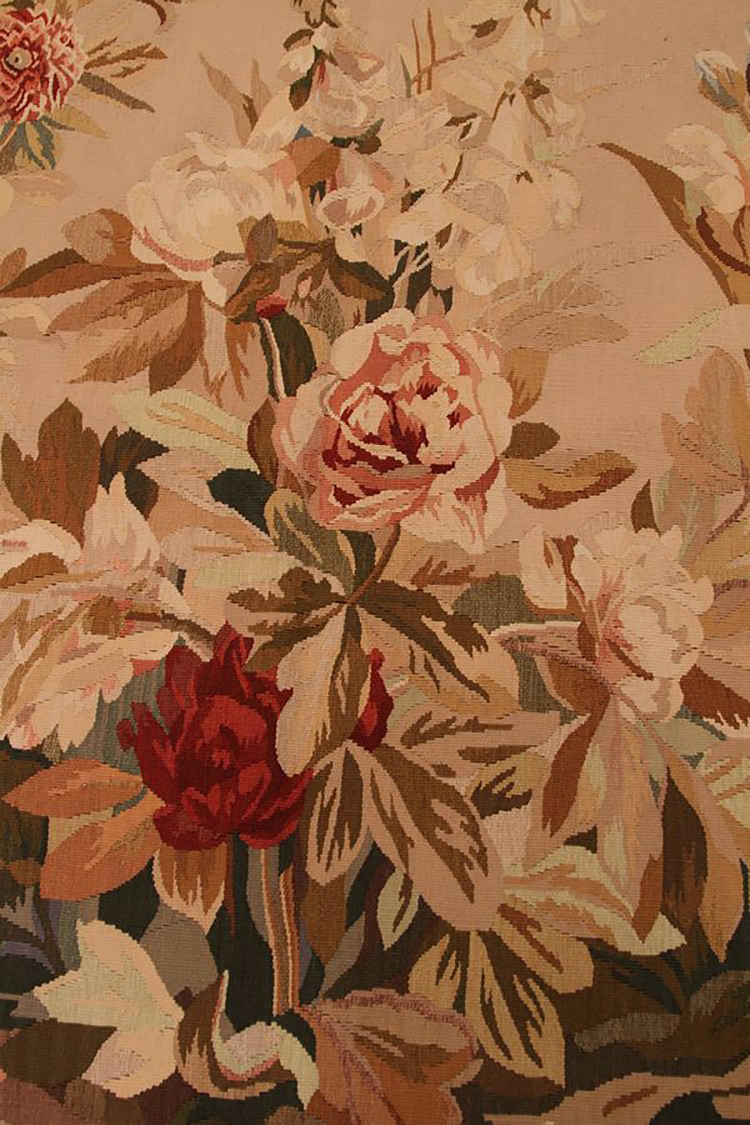Moderno Arazzo floreale europeo in lana rosa e verde di Rug & Kilim in vendita