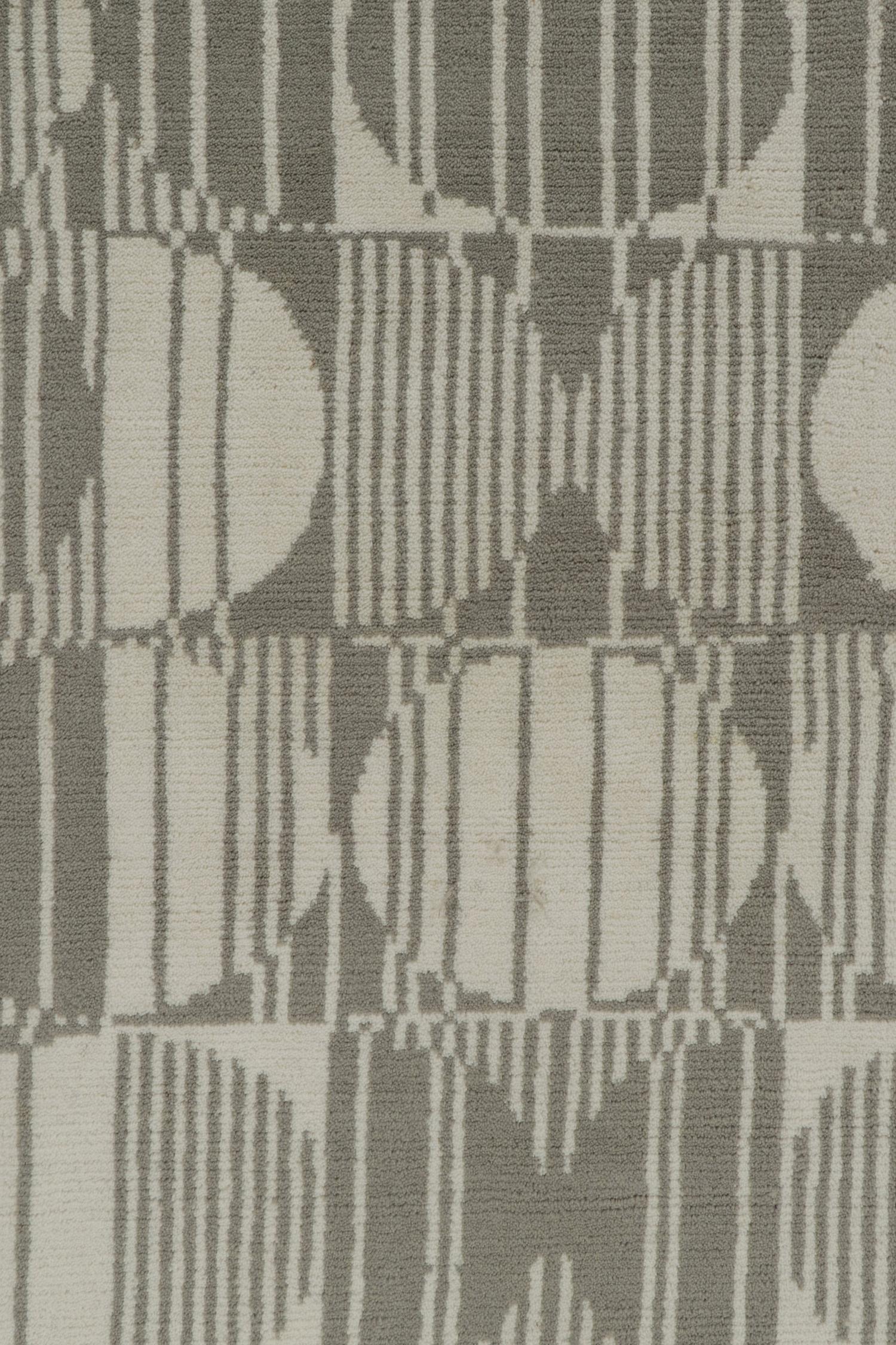 Rug & Kilim’s European Deco Style Rug in Gray & White Geometric Patterns In New Condition For Sale In Long Island City, NY