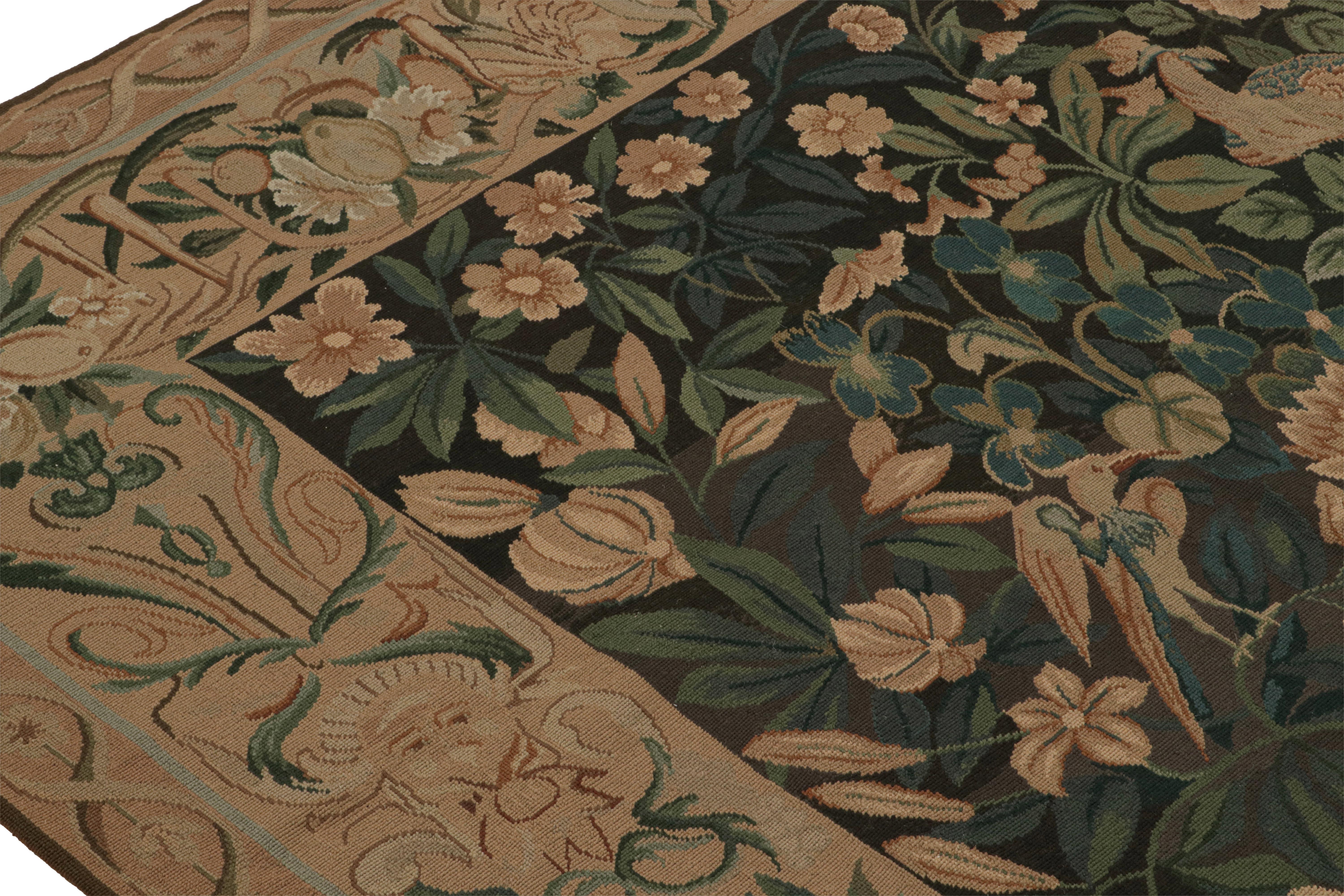 Europäischer Flachgewebe-Teppich von Rug & Kilim in Brown mit Bildern und floralem Muster (Handgeknüpft) im Angebot