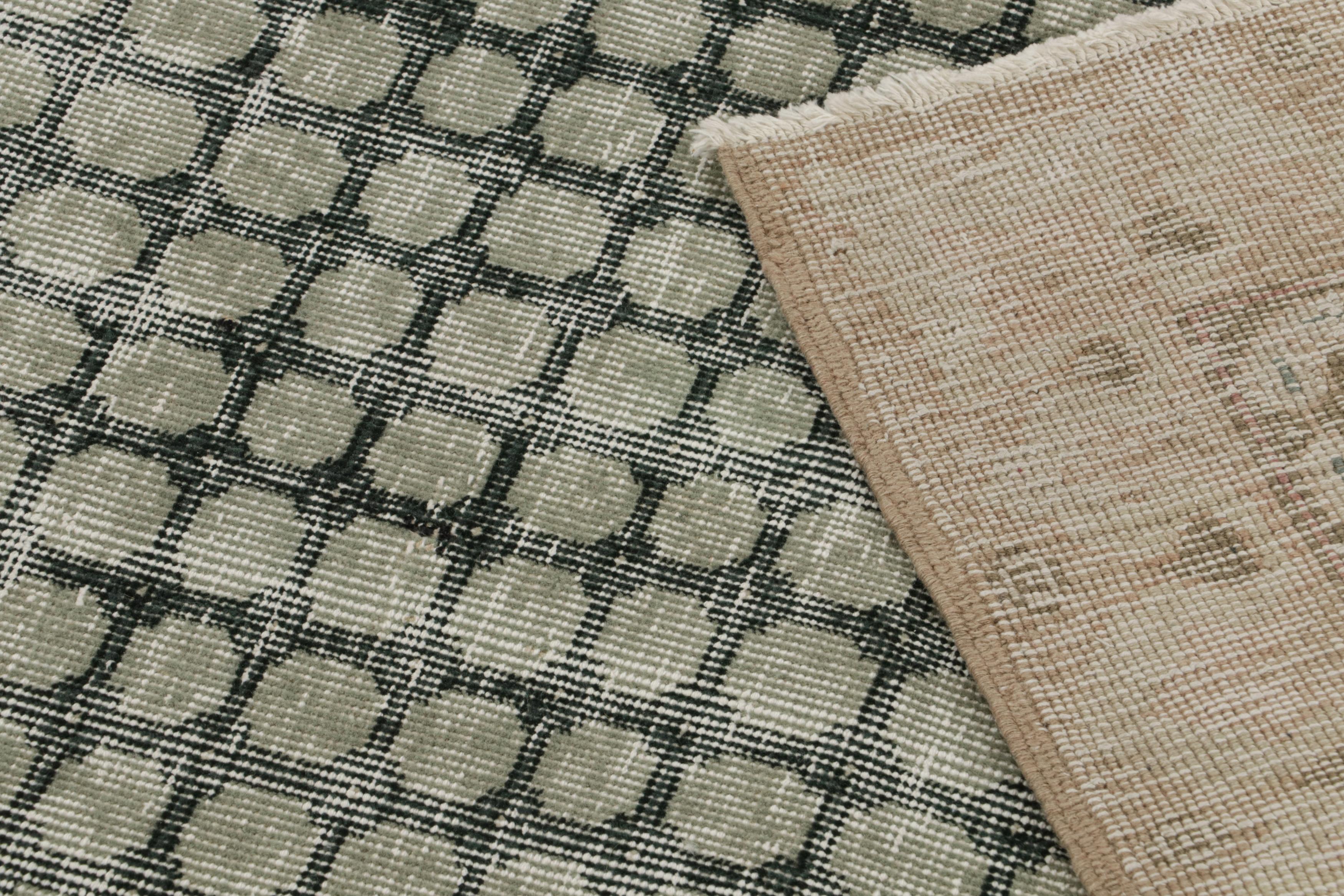 Laine Tapis d'inspiration européenne d'époque Zeki Müren de Rug & Kilim, avec motifs géométriques en vente