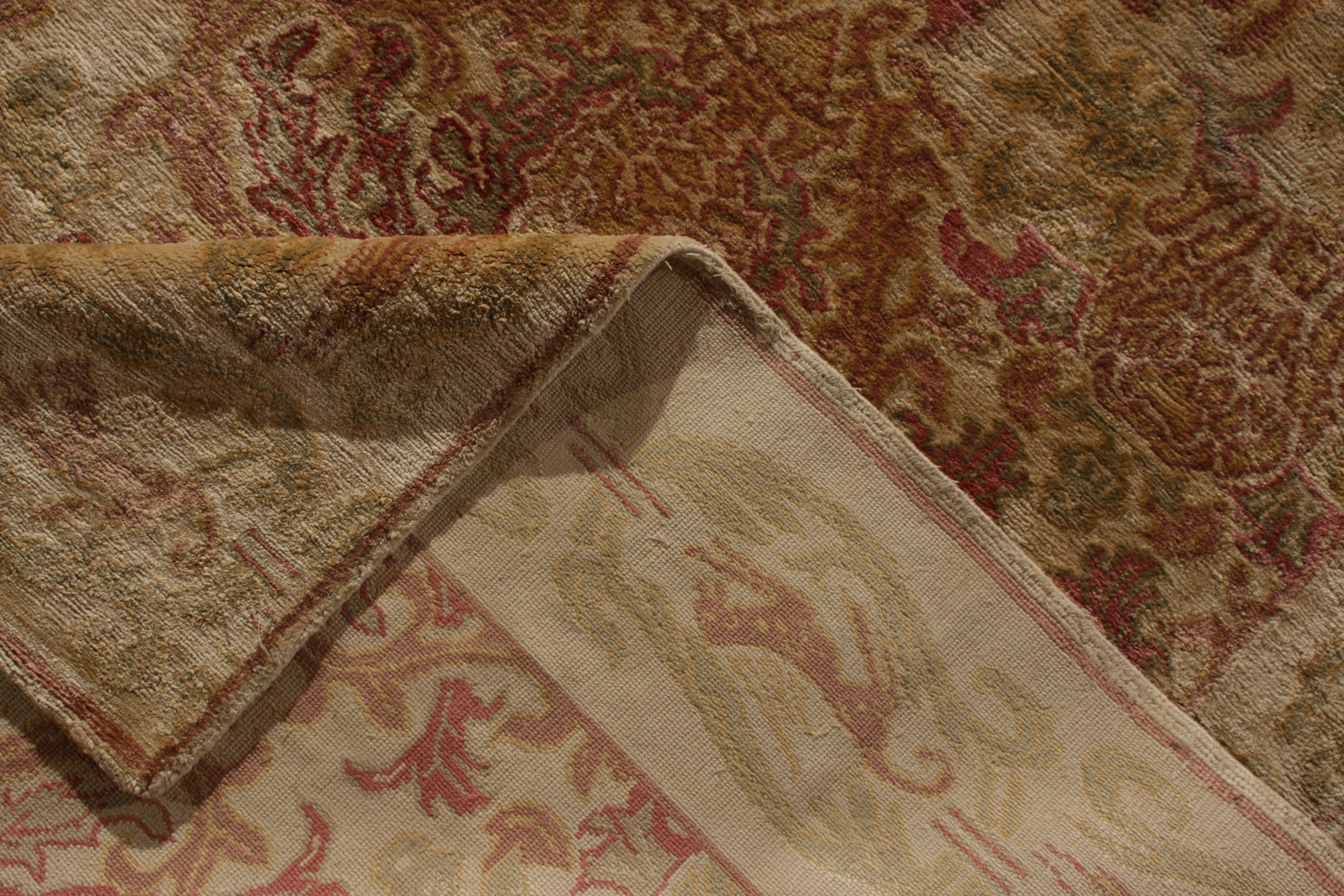XXI secolo e contemporaneo Tappeto europeo Rug & Kilim in beige marrone con motivi floreali 