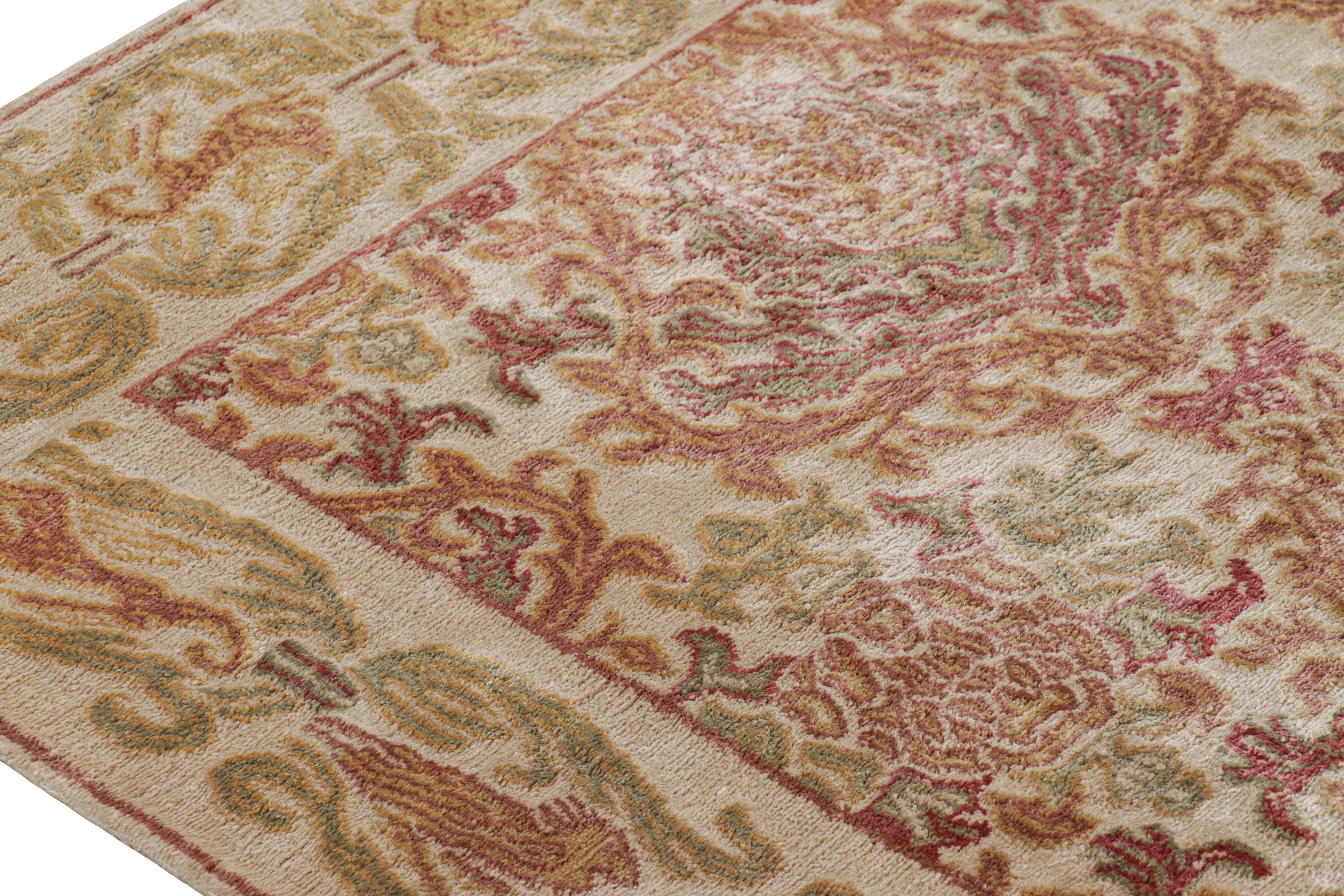 XXI secolo e contemporaneo Tappeto europeo Rug & Kilim in beige marrone con motivi floreali 