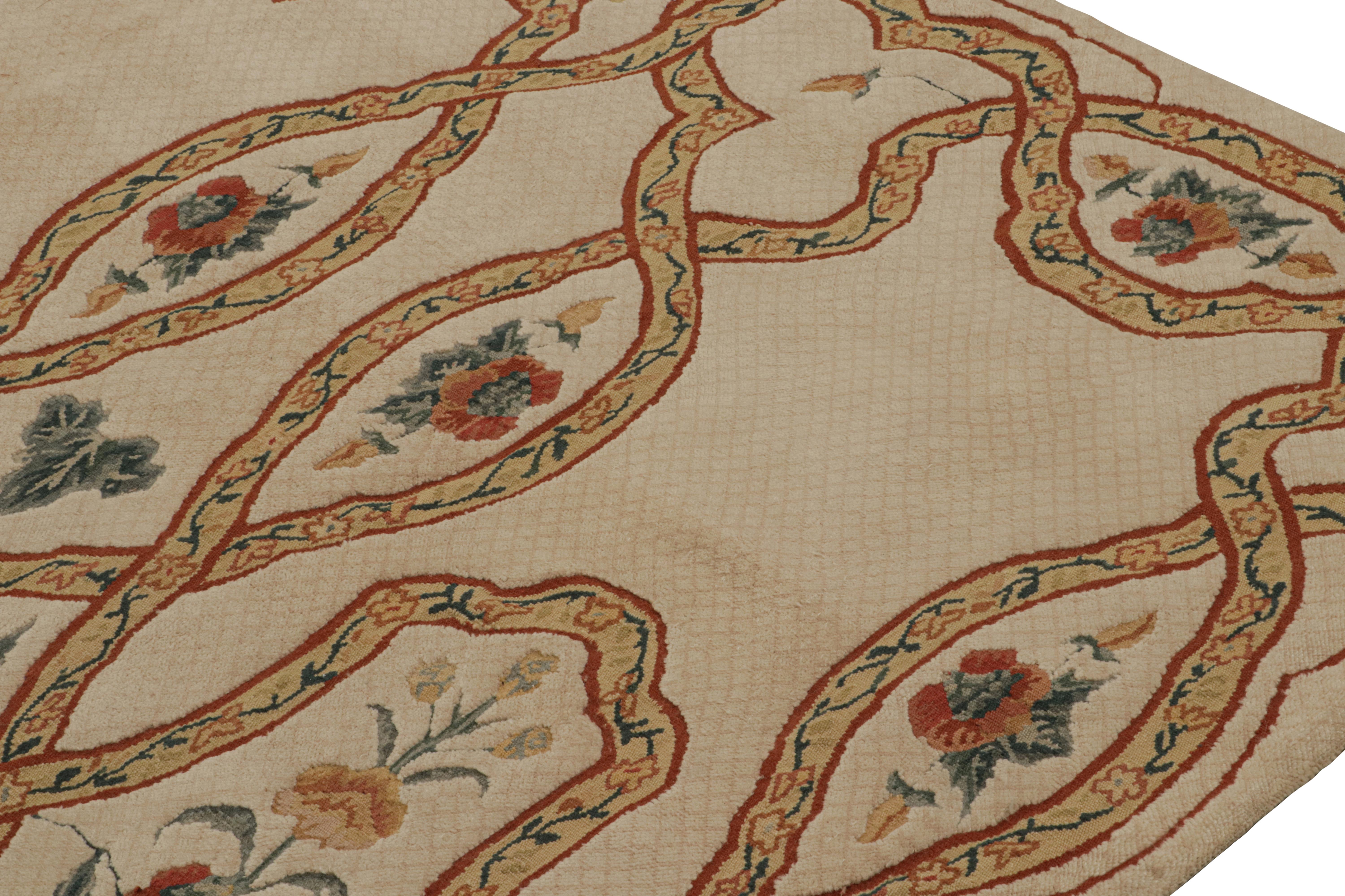 Noué à la main Rug & Kilim's European Rug in Beige, with Green and Red Floral Patterns (tapis européen en beige, avec des motifs floraux verts et rouges) en vente