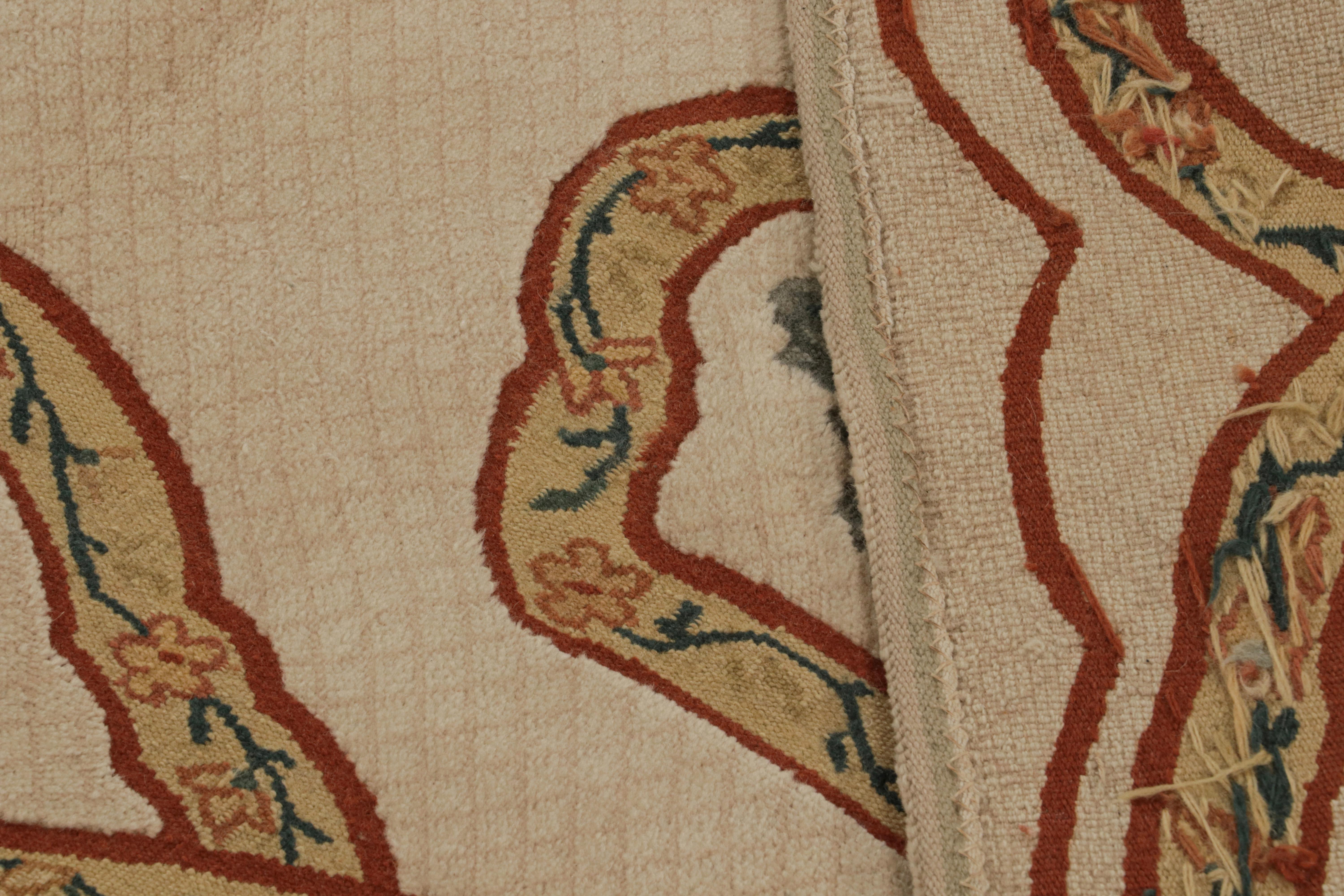 XXIe siècle et contemporain Rug & Kilim's European Rug in Beige, with Green and Red Floral Patterns (tapis européen en beige, avec des motifs floraux verts et rouges) en vente